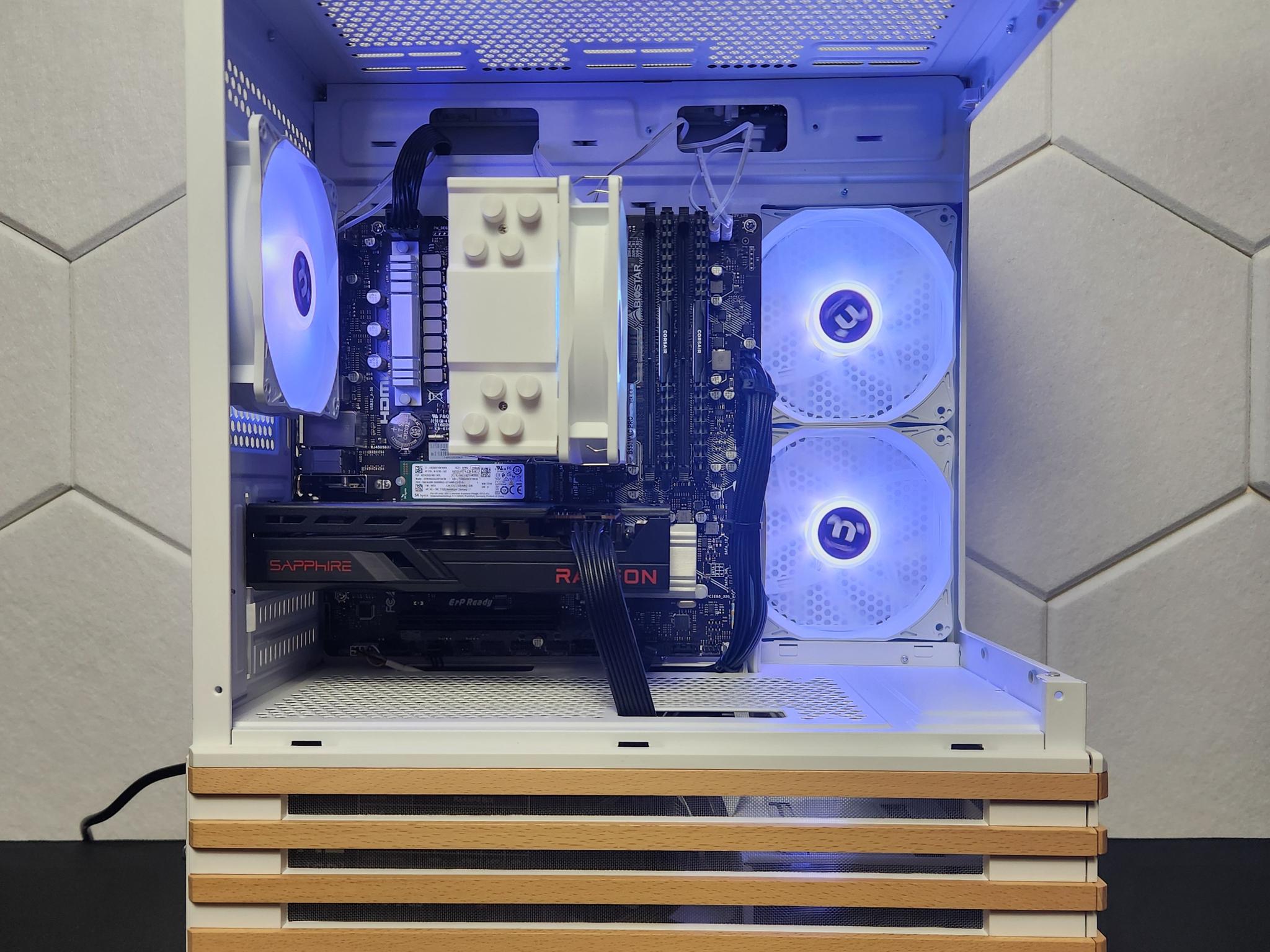 RX 6600 | Ryzen 5 5500 | 16GB DDR4 | 256GB SSD + 1TB HDD | WIFI+BT | Win 11 Home "Ice Cap"