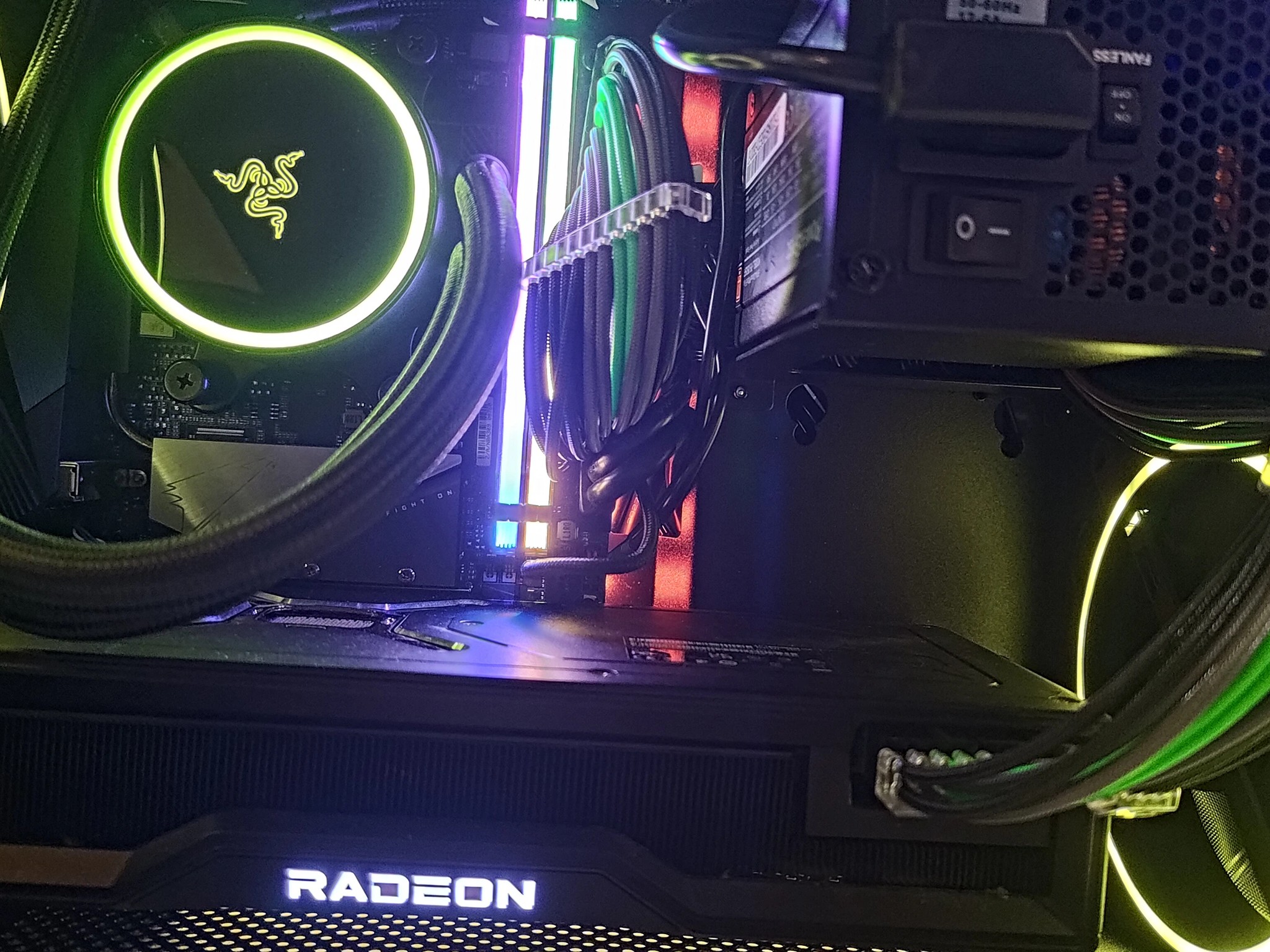 🐍The Mostly Razer Build!🐍 Ryzen 5700X3D | RX 6950XT | 32GB Ram | 1TB NVME