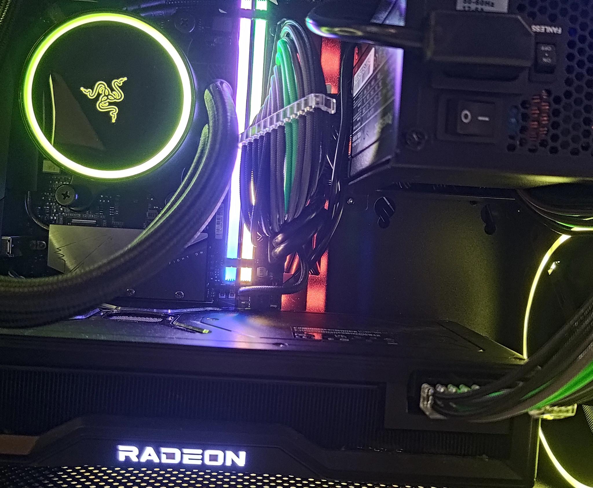 🐍The Mostly Razer Build!🐍 Ryzen 5700X3D | RX 6950XT | 32GB Ram | 1TB NVME