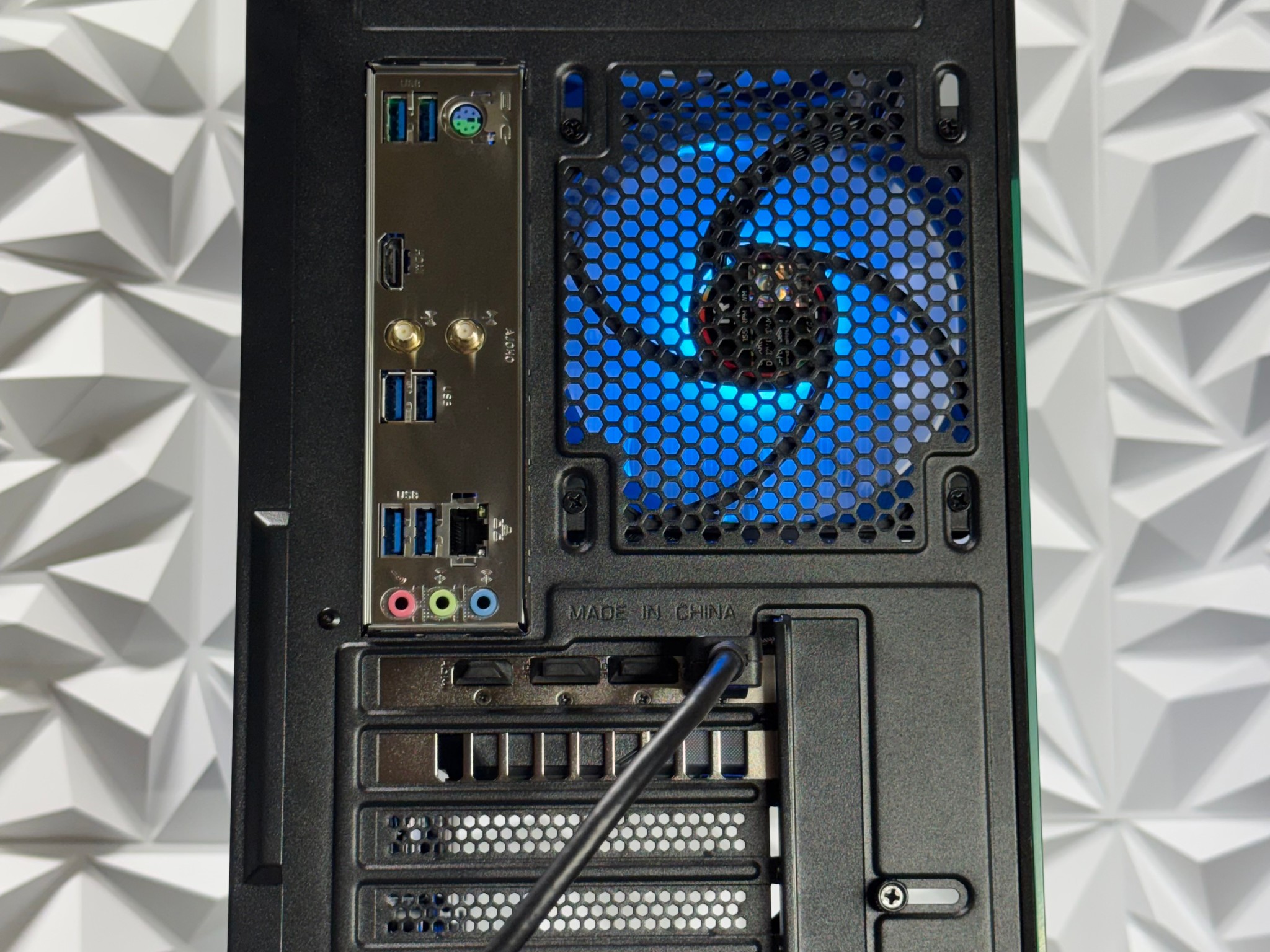 RTX 5060 / Ryzen 5 5500 / 16GB 3600MHz DDR4 / 1TB Nvme ssd / Windows 11 Pro
