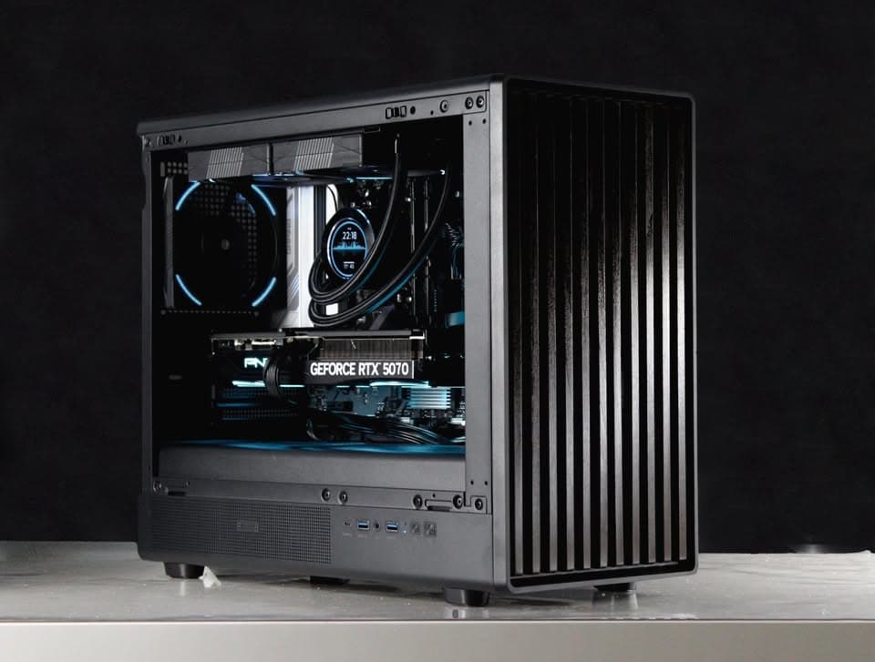 Simplistic Wood PC | RTX 5070 12GB, Ryzen 7 7700X, 32GB DDR5, 1TB NVMe, LCD AIO | Gaming PC
