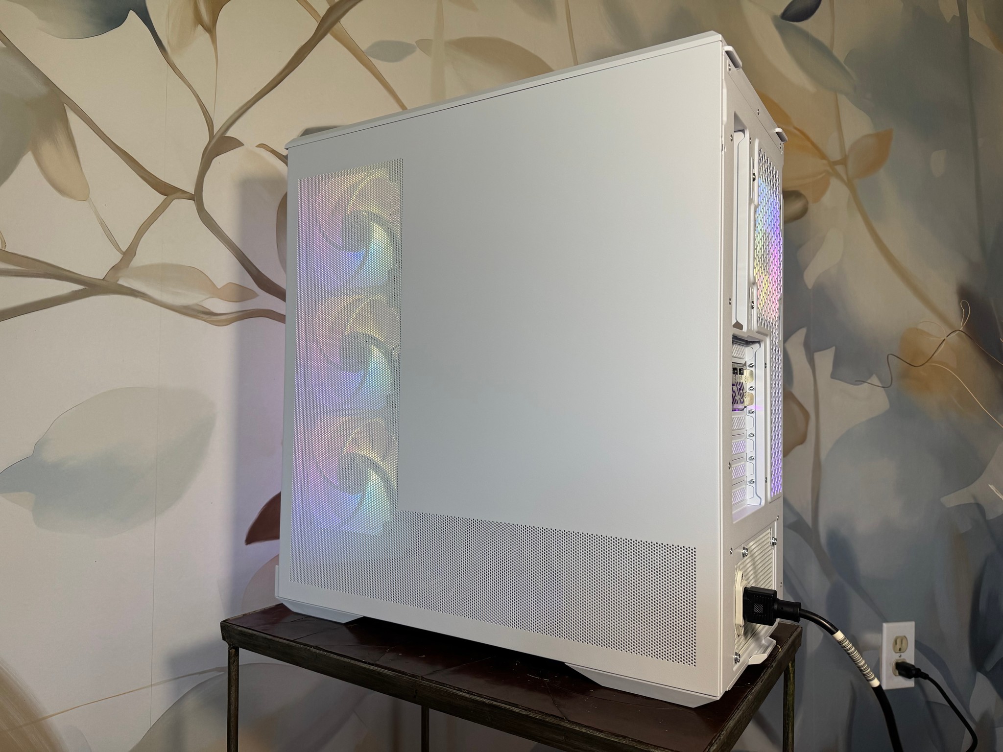 Elite All-White Gaming PC | Ryzen 7 7700X | ASRock RX 9070 XT 16GB | 32GB DDR5-6000 | 2TB SSD