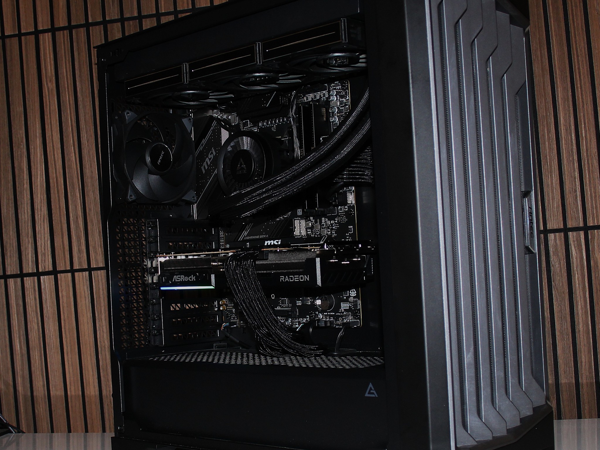 Stealth Machine V1 | Ryzen 7 7700 | 9070 16GB  | 32GB DDR5 | Arctic Cooling| 850W | WIN1 | WIFI BT