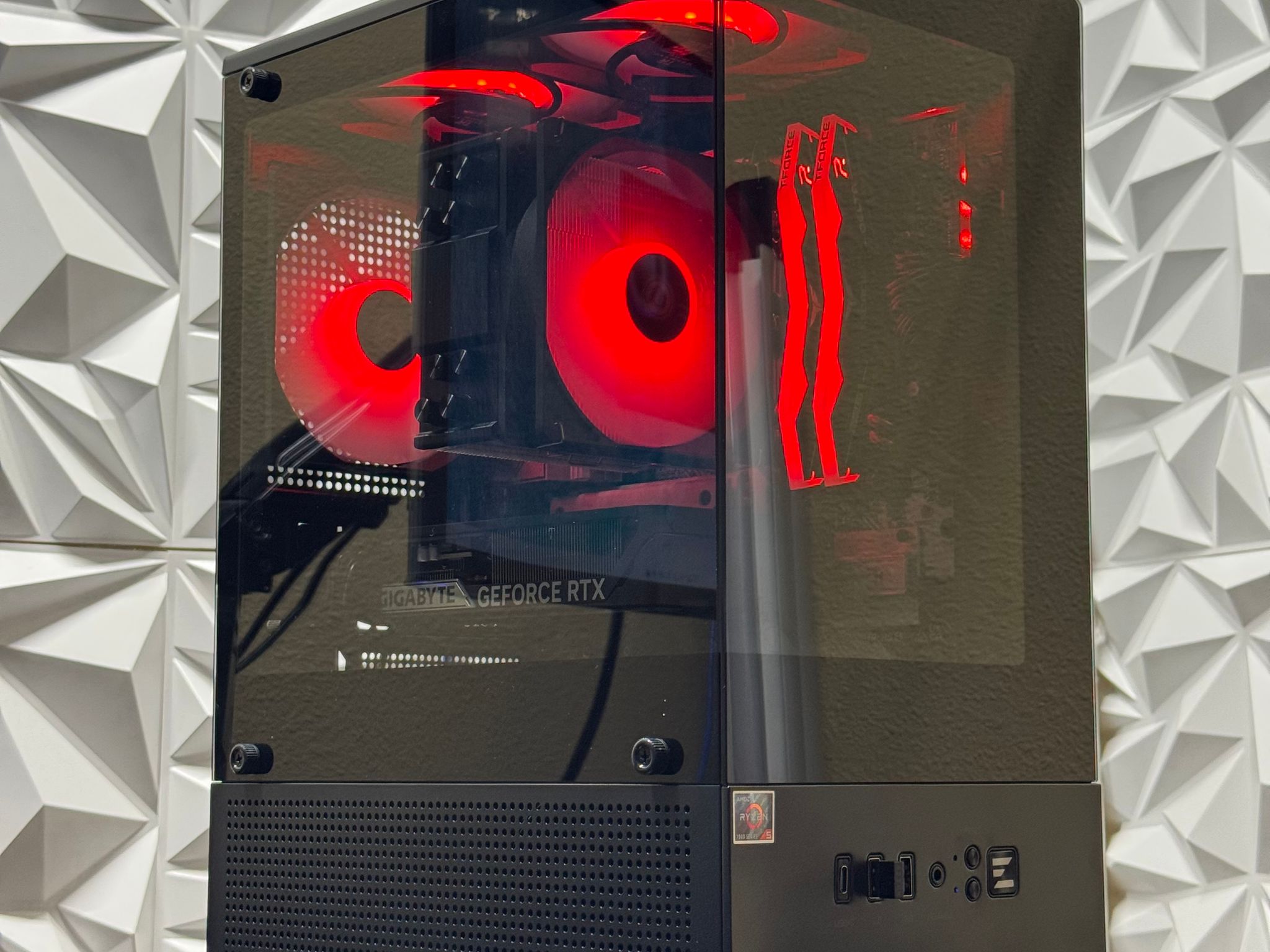 RTX 5060 / Ryzen 5 7600x / 16GB 6000MHz DDR5 / 500GB P310 Crucial ssd / windows 11 pro