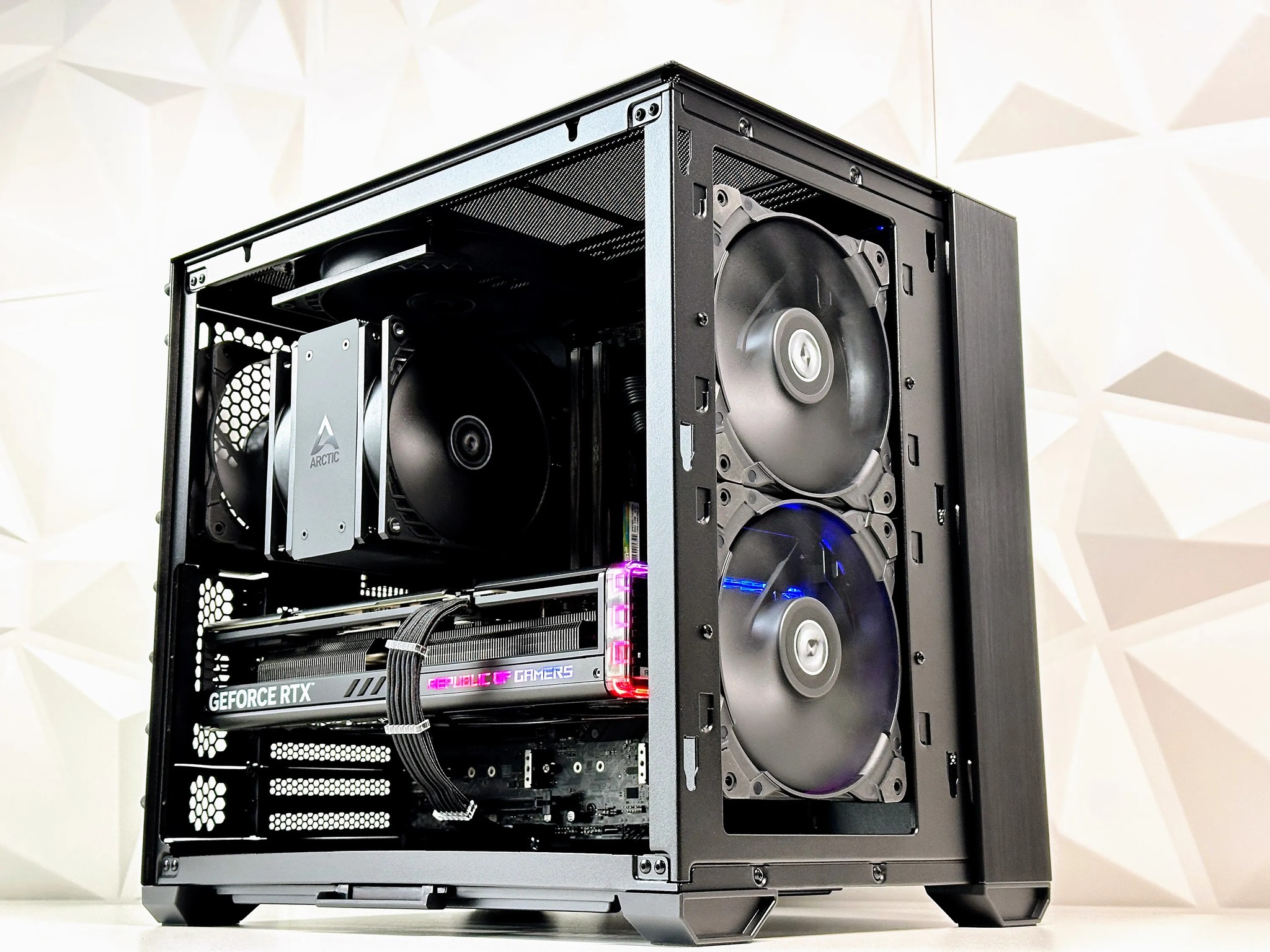 🖤🥷Nvidia Stealth , pure performance!◼️Nvidia RTX 4070 Ti 12GB◼️Intel 13600K 14 core◼️32GB Ram◼️1TB