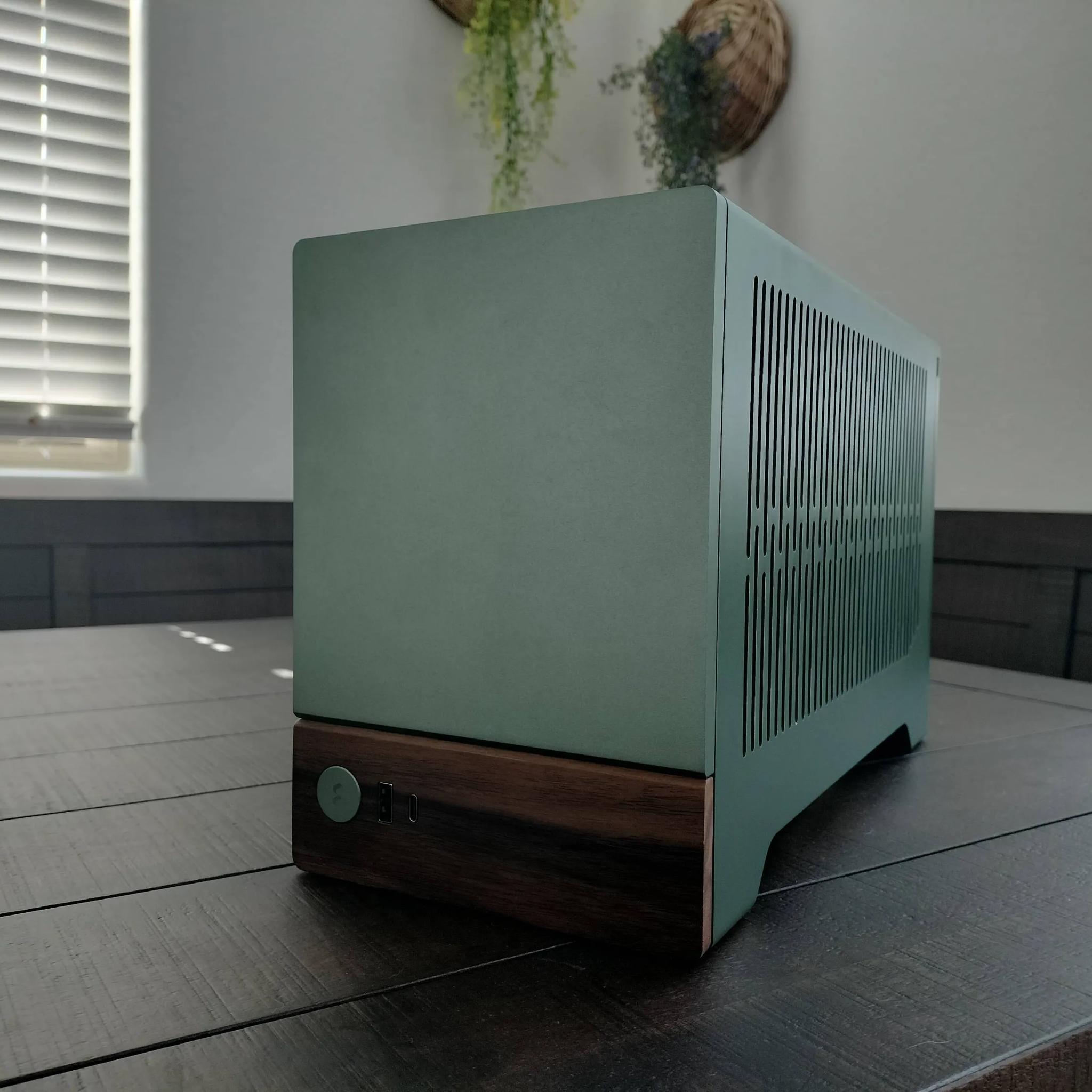 Fractal Design Terra Jade - Mini ITX Gaming case - [Noctua NF-A12x15 FLX included with Fan Guard]