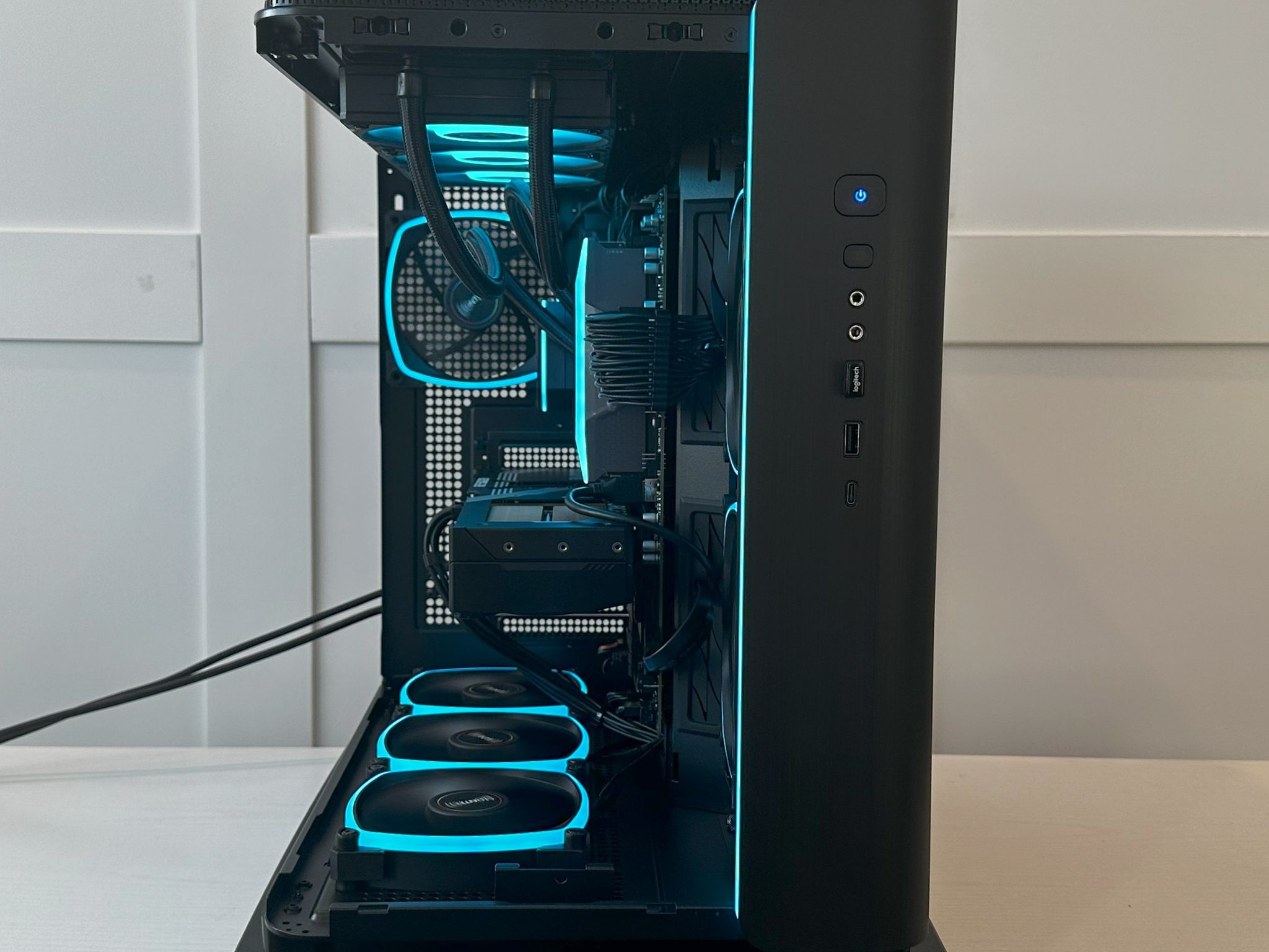 🔥NEW GIGABYTE NVIDIA GEFORCE RTX 5070 12GB / AMD RYZEN 7 7700X/ 32GB RAM/ 2TB NVME🔥