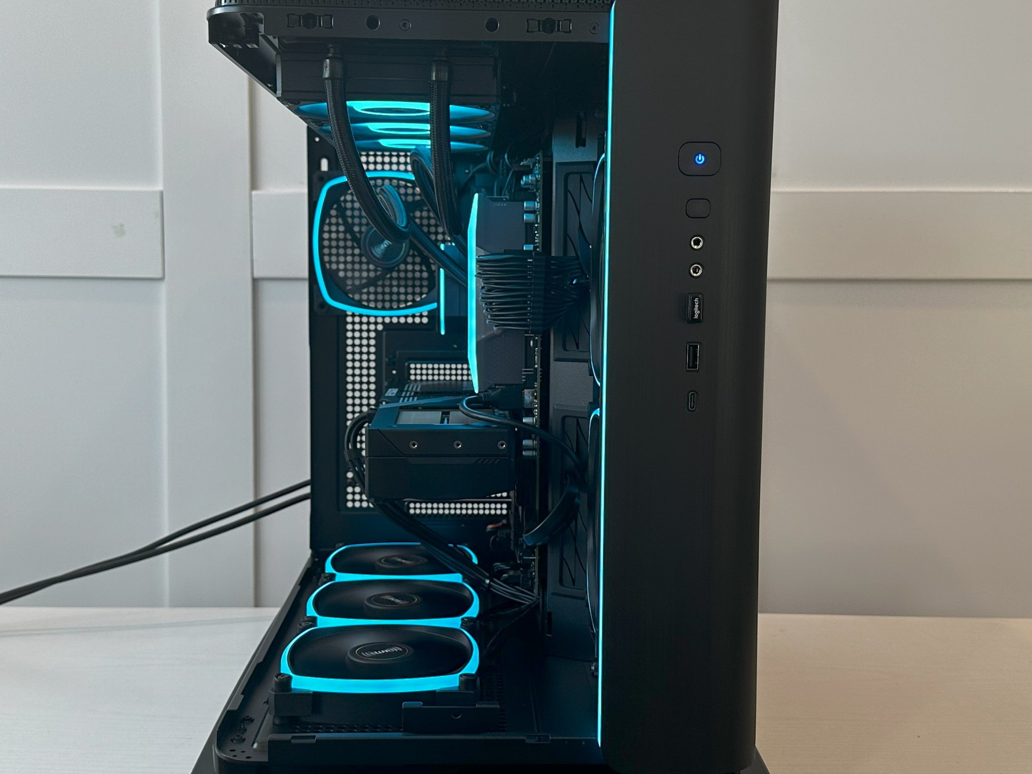 🔥NEW GIGABYTE NVIDIA GEFORCE RTX 5070 12GB / AMD RYZEN 7 7700X/ 32GB RAM/ 2TB NVME🔥