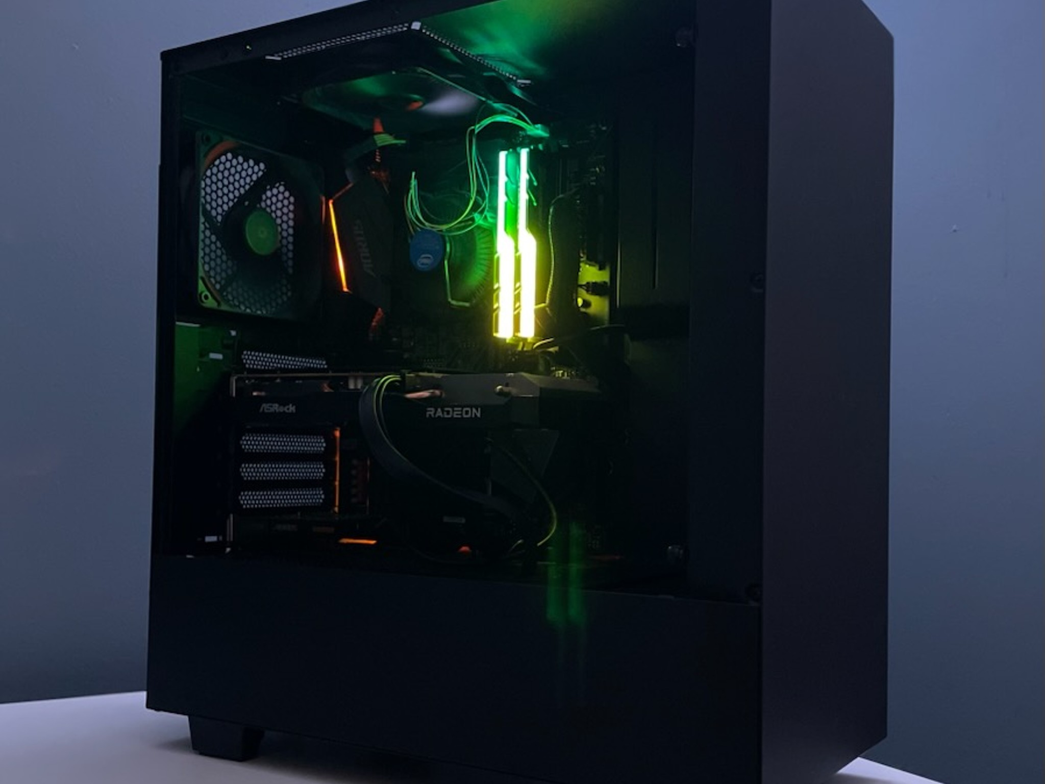 🔥Budget Blackout Gaming PC - Intel i5-10400F + RX 6600 + 1TB NVMe SSD - Used, Good Condition