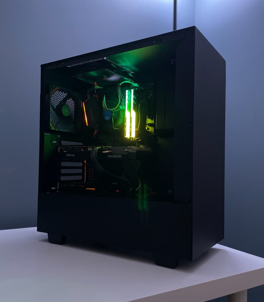 🔥Budget Blackout Gaming PC - Intel i5-10400F + RX 6600 + 1TB NVMe SSD - Used, Good Condition