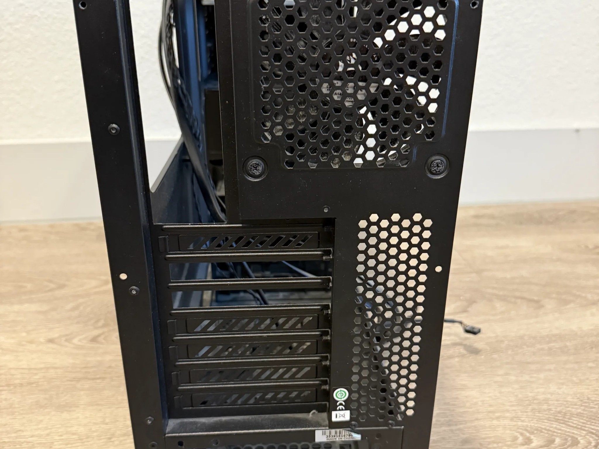 Corsair Carbide Series 200R ATX Mid Tower; Original Case Fans; Asus DRW-24B1ST/BLK/B/AS DVD/CD
