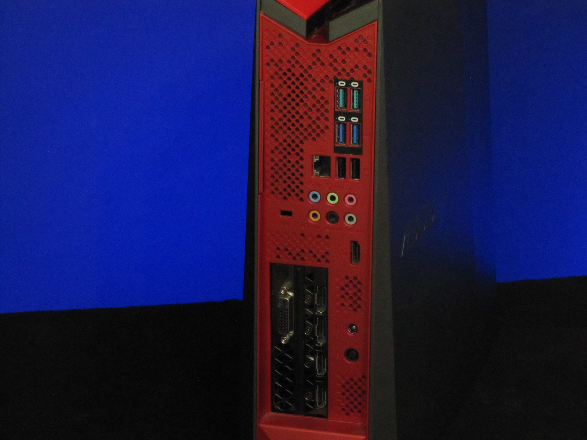 Asus ROG G20 Gaming Desktop, i7-6700, GTX 1070 8GB, 16GB DDR4, 200GB SSD, 1TB HDD, WIFi 6, Win 11
