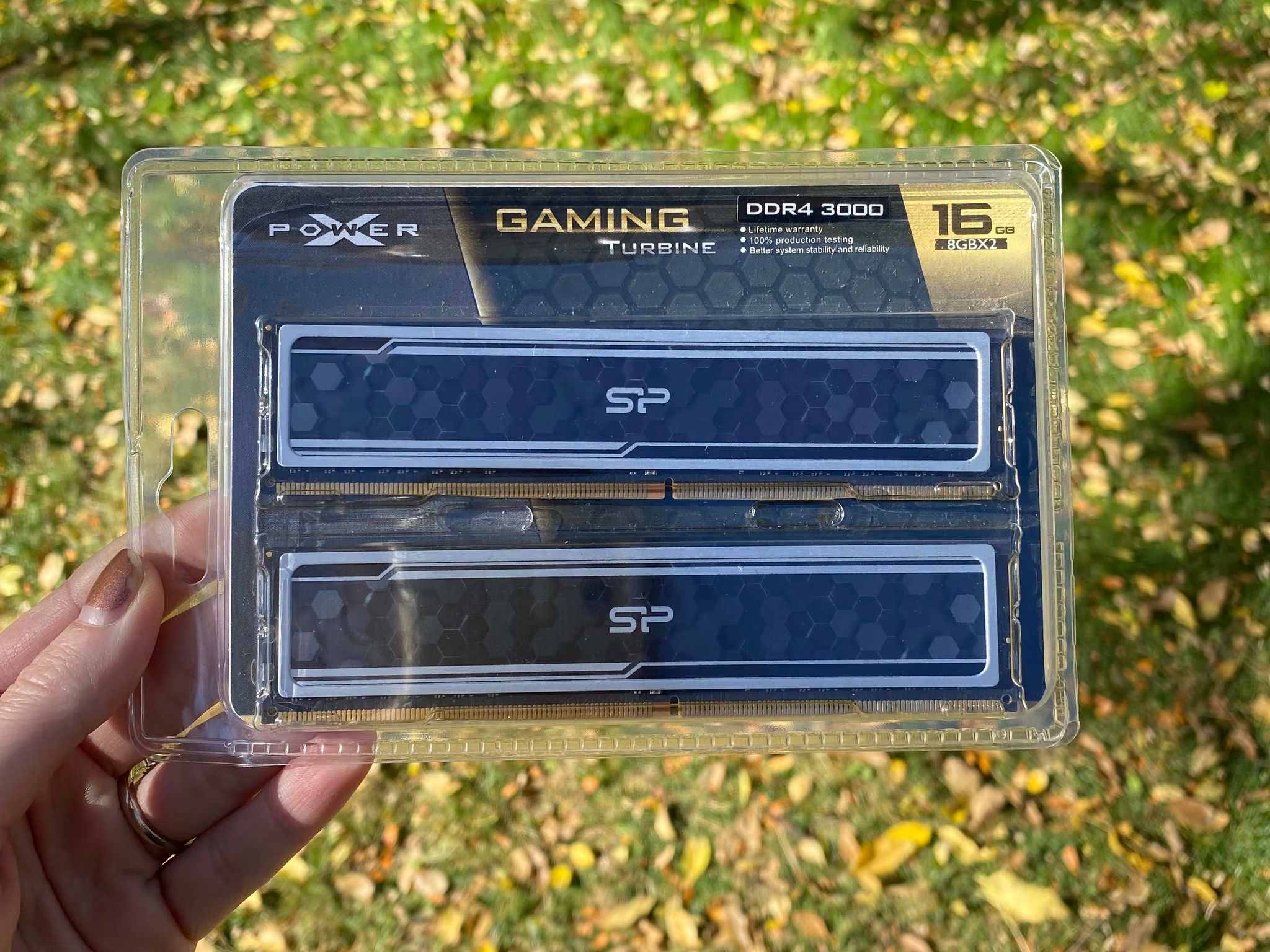 BNIB: 2x8 GB DDR4