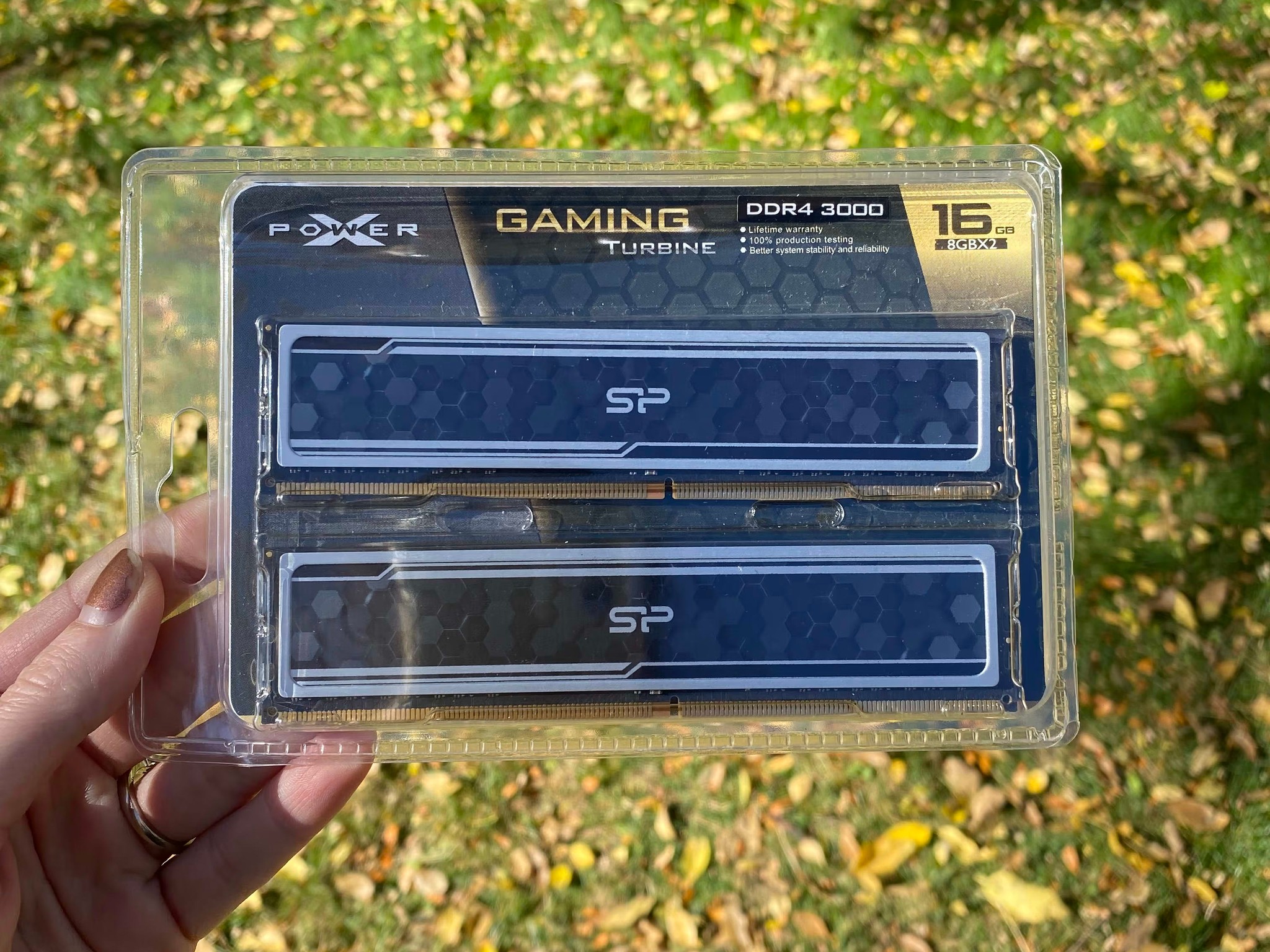 BNIB: 2x8 GB DDR4