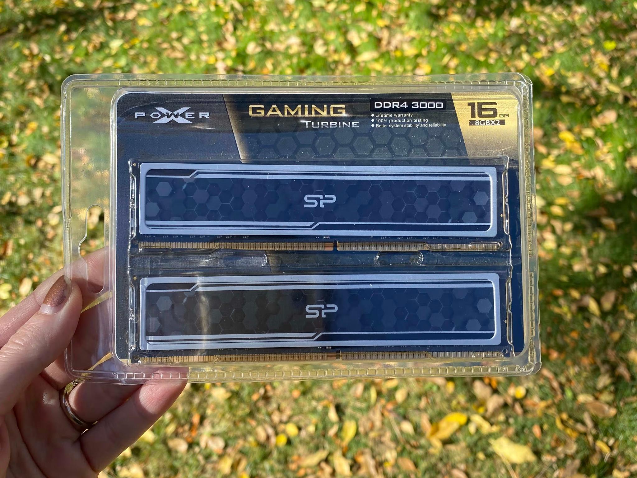 BNIB: 2x8 GB DDR4