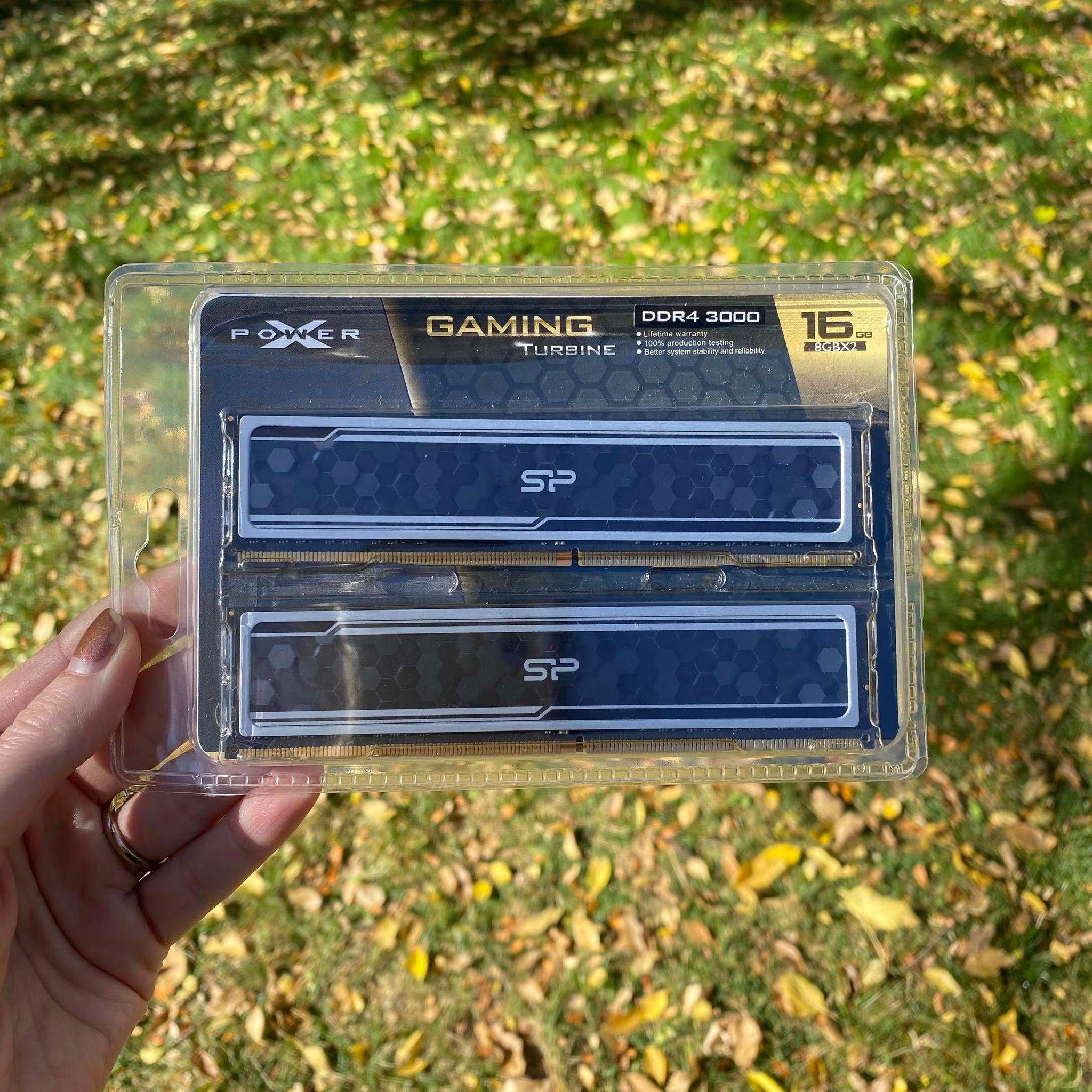 BNIB: 2x8 GB DDR4