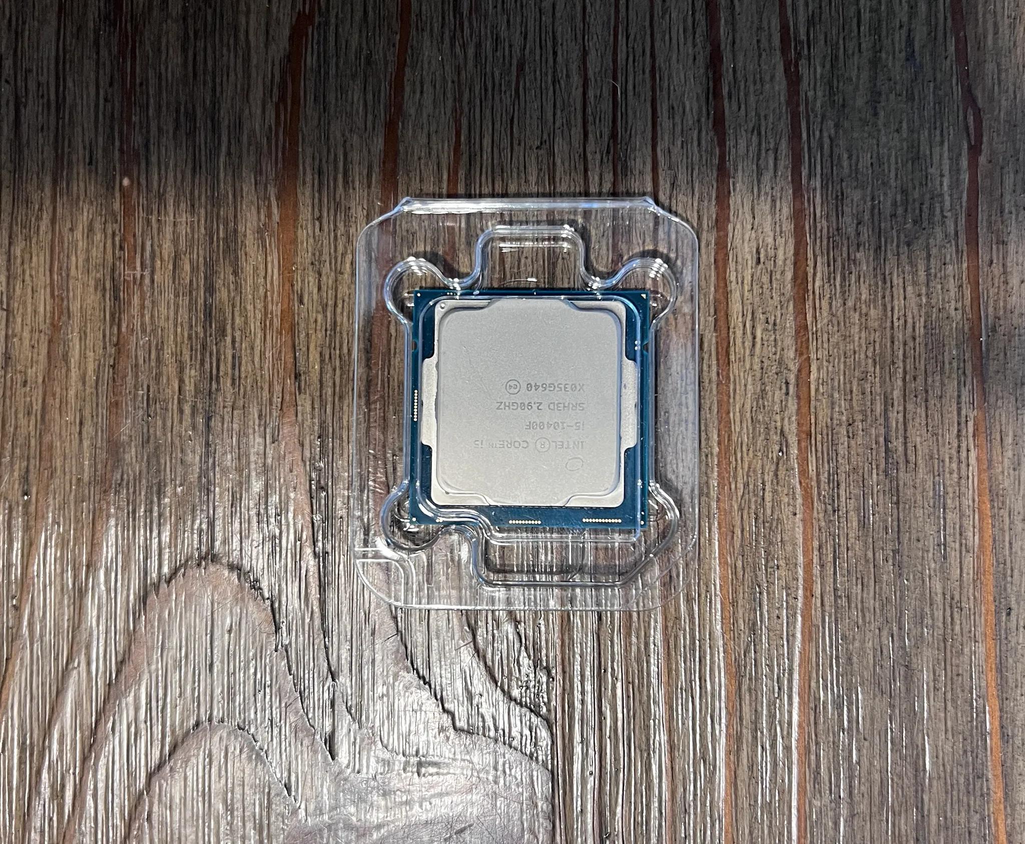 Intel i5 10400F with fan