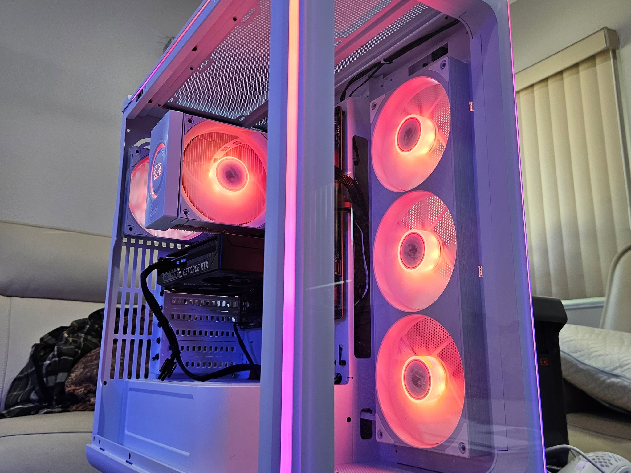 RTX 5060 Ti Gaming PC • Ryzen 5 8400F • 1TB M.2 • 16GB DDR5 • IBuyPowerPc • B650M • White