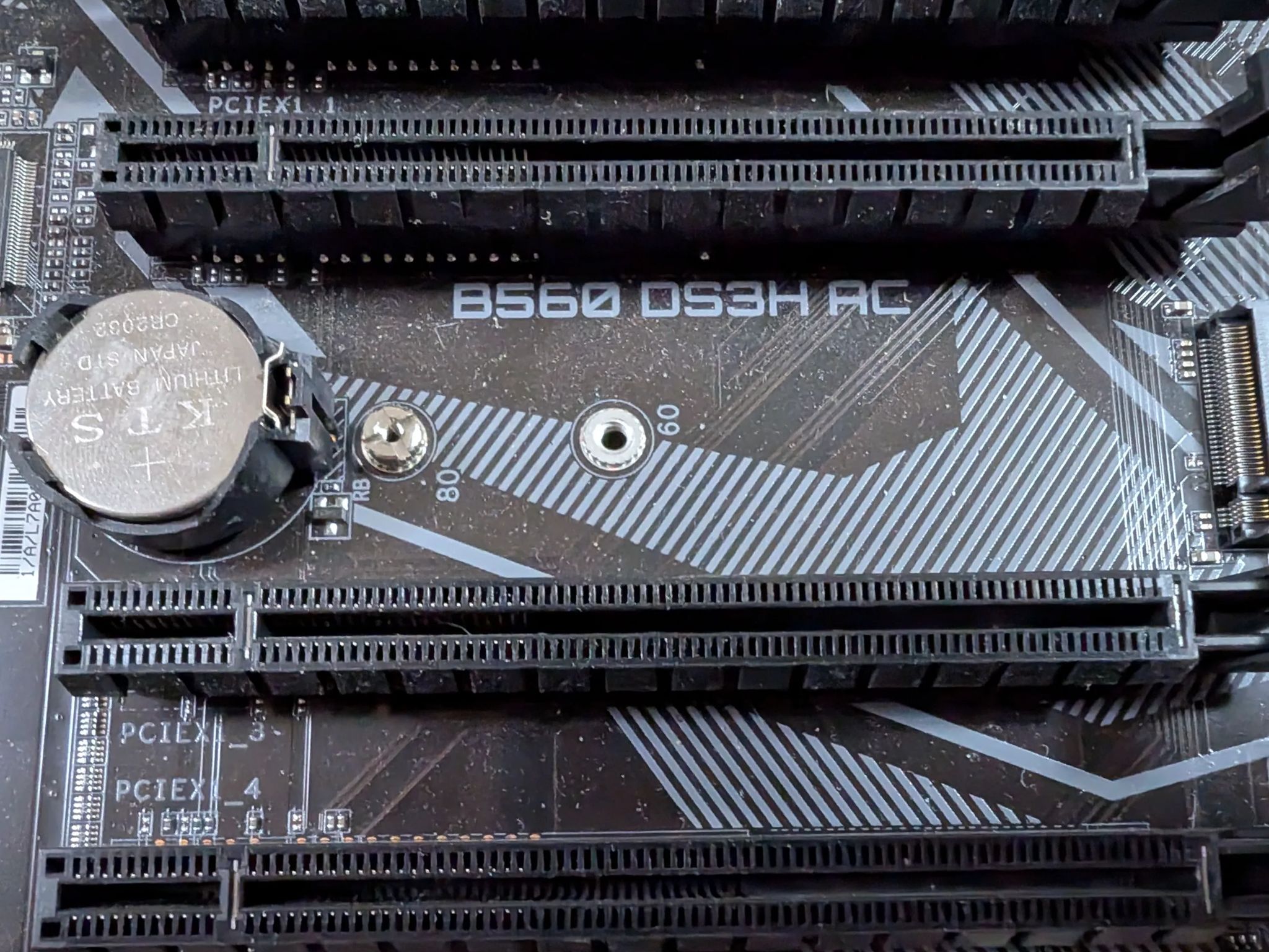 *READ* Gigabyte B560 AC ATX motherboard
