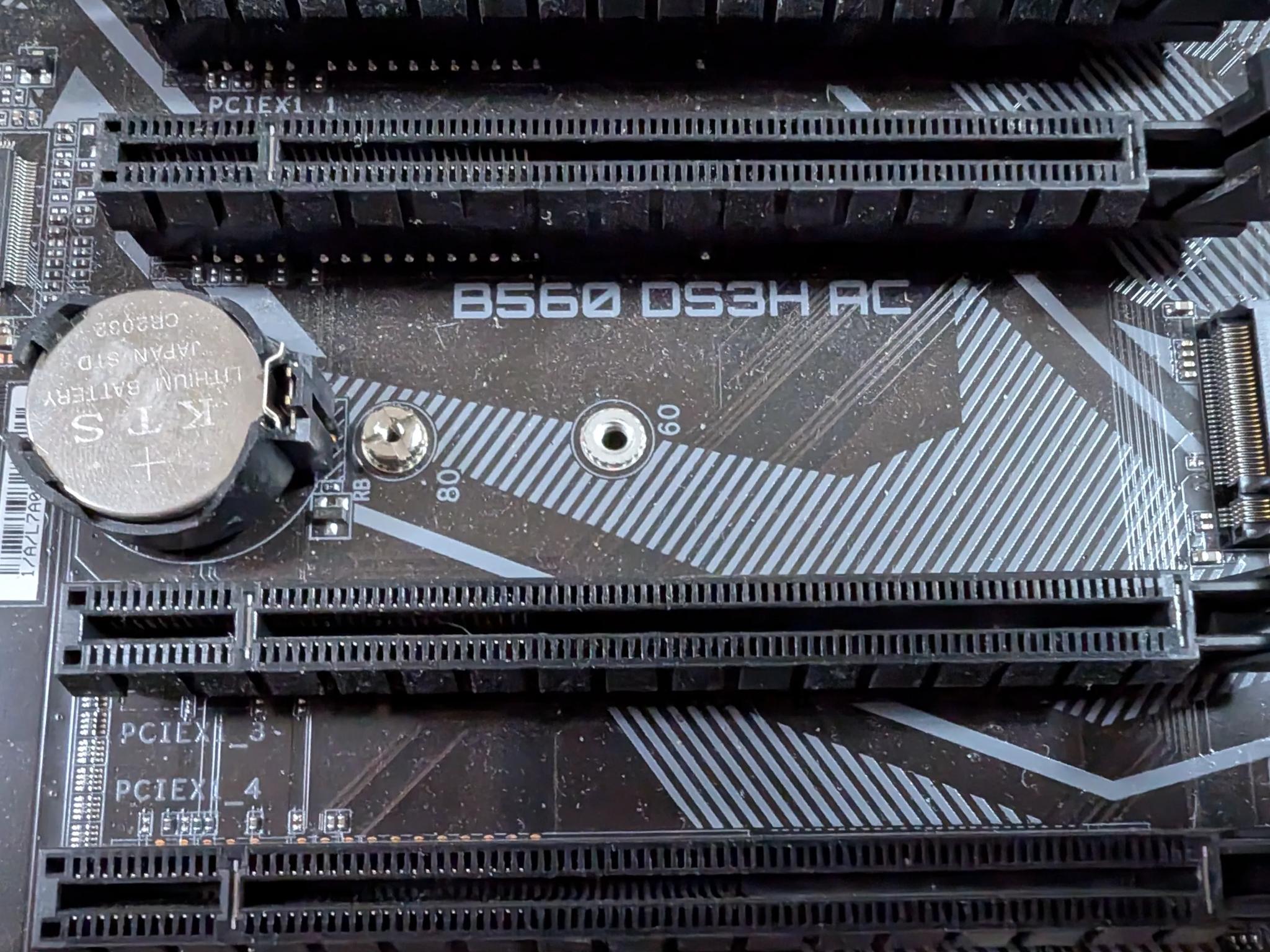 *READ* Gigabyte B560 AC ATX motherboard