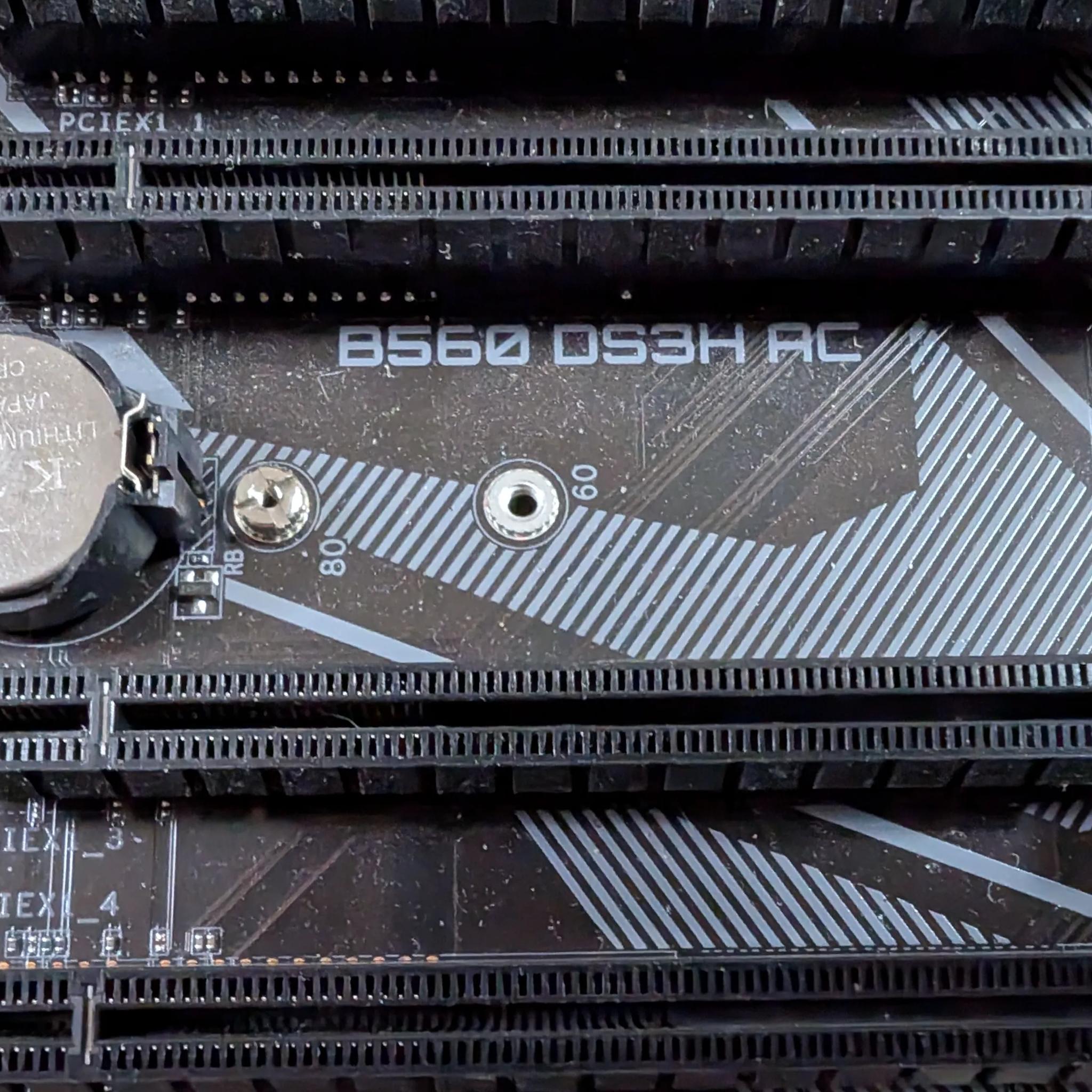 *READ* Gigabyte B560 AC ATX motherboard