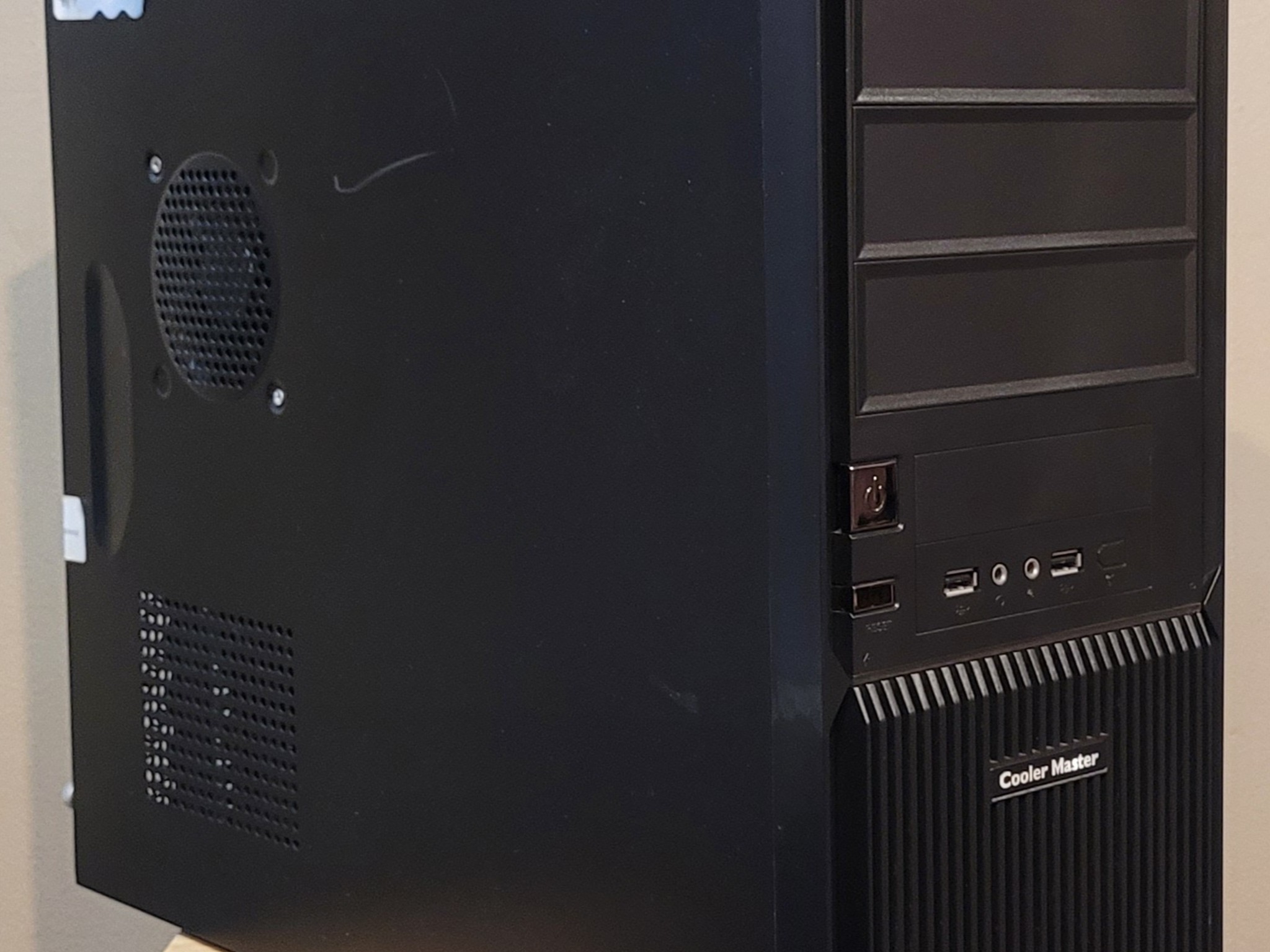 Cooler Master Elite 350 | Pentium E5700 3 GHZ | 4GB RAM | 240 GB SSD | HD 4350 | 2000s Retro Gaming