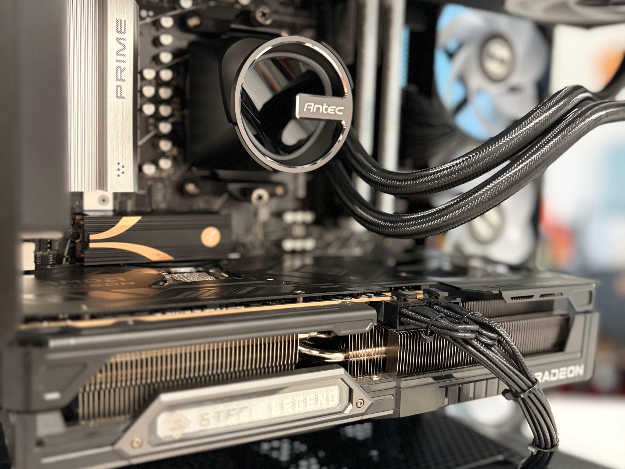 Gaming PC RX 9070 XT + RYZEN 7 9800X3D