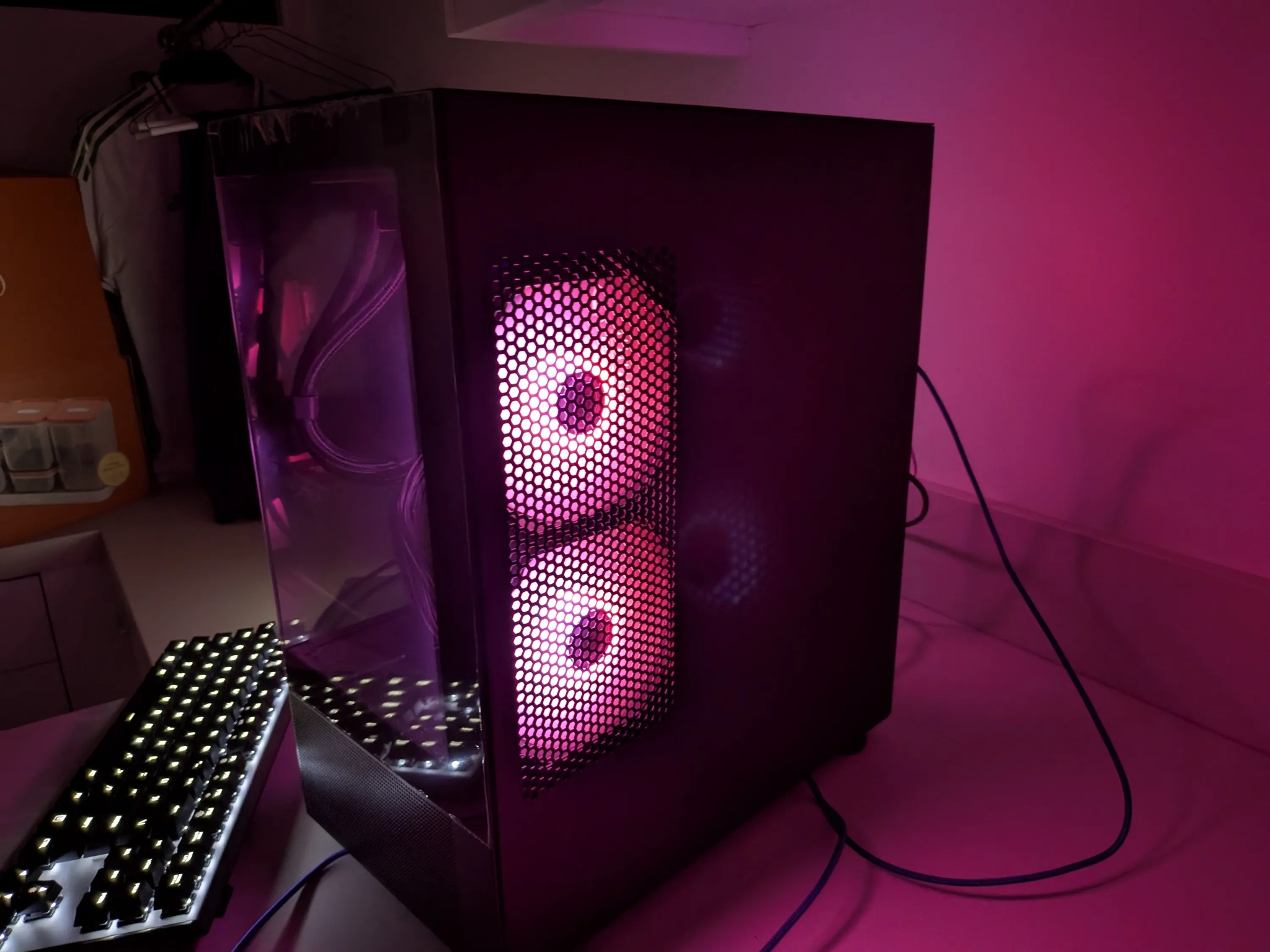 The Jian 🕊️ - RX 9070, Core Ultra 7 265K, 32 GB DDR5 RAM, 4 TB Gen 4 NVMe, Liquid Cooled, RGB