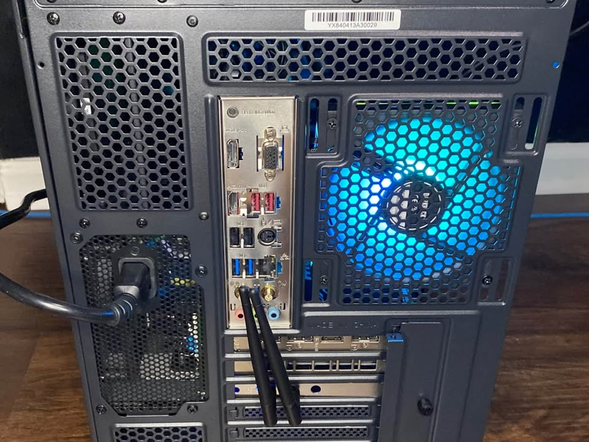Black Gaming PC (GTX 1660 S 6GB + AMD Ryzen 5 2600 + 16GB DDR4 + SSD)