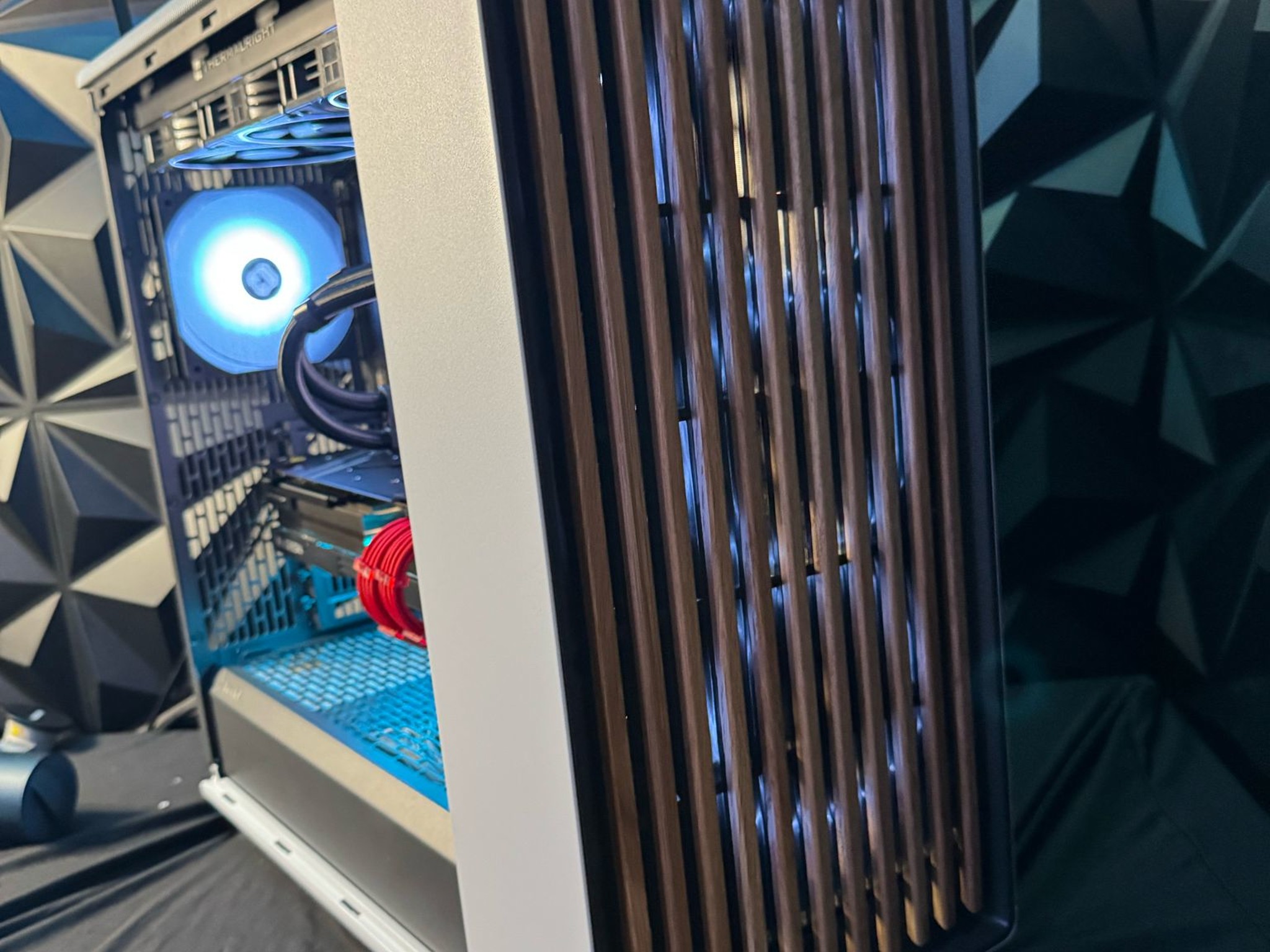 🪵 Big Woody 🪵 Ryzen 9900X| 7900XTX 24 GB| 32 GB DDR5 6000Mhz|3.25 TB NVMe|