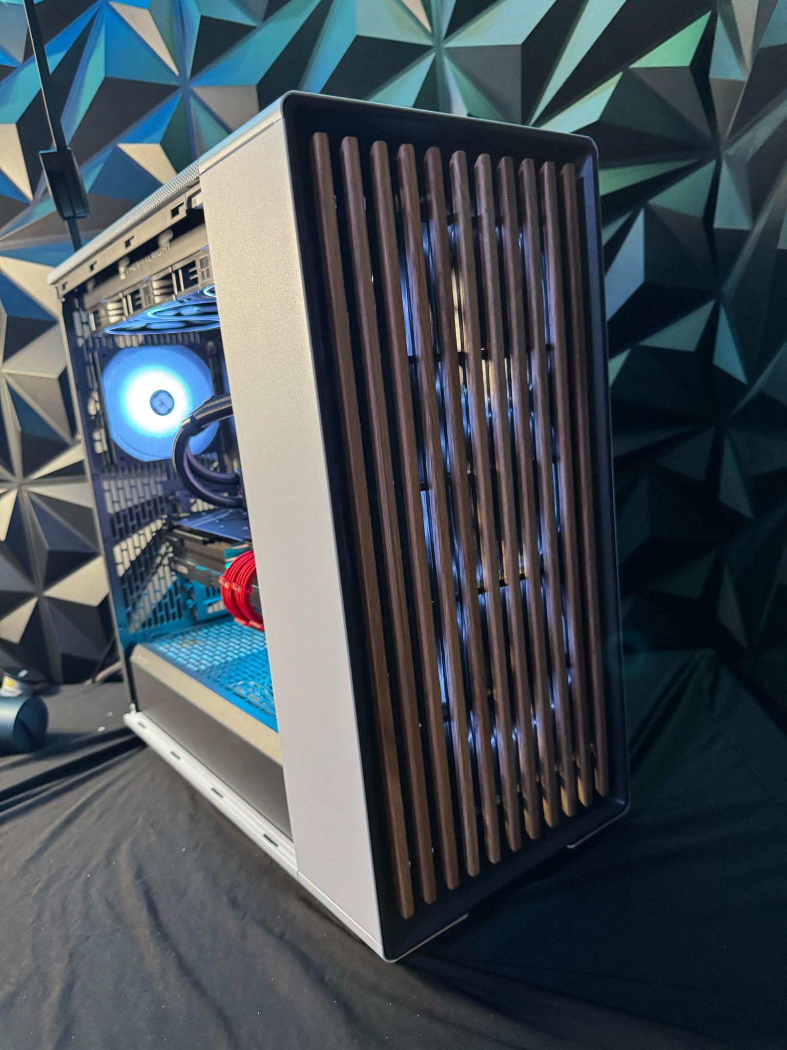 🪵 Big Woody 🪵 Ryzen 9900X| 7900XTX 24 GB| 32 GB DDR5 6000Mhz|3.25 TB NVMe|