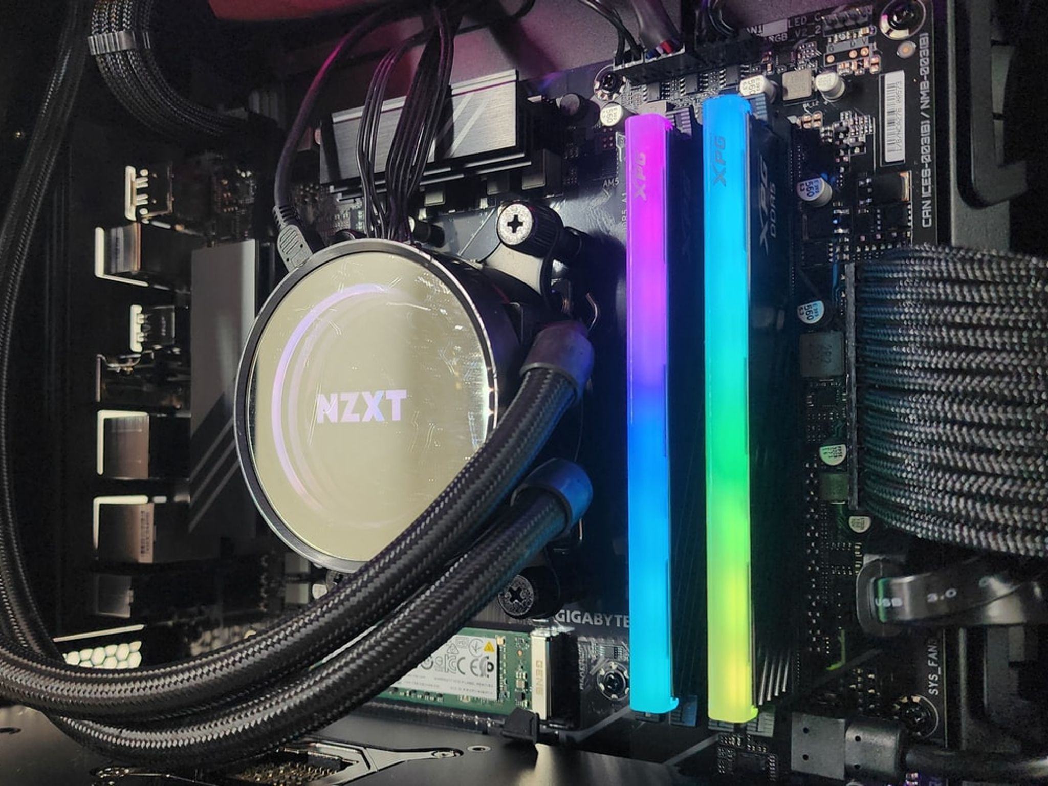 Gaming PC Ryzen 7 7700 32GB RAM 2TB SSD RX 7700 XT 12GB Windows 11 Computer