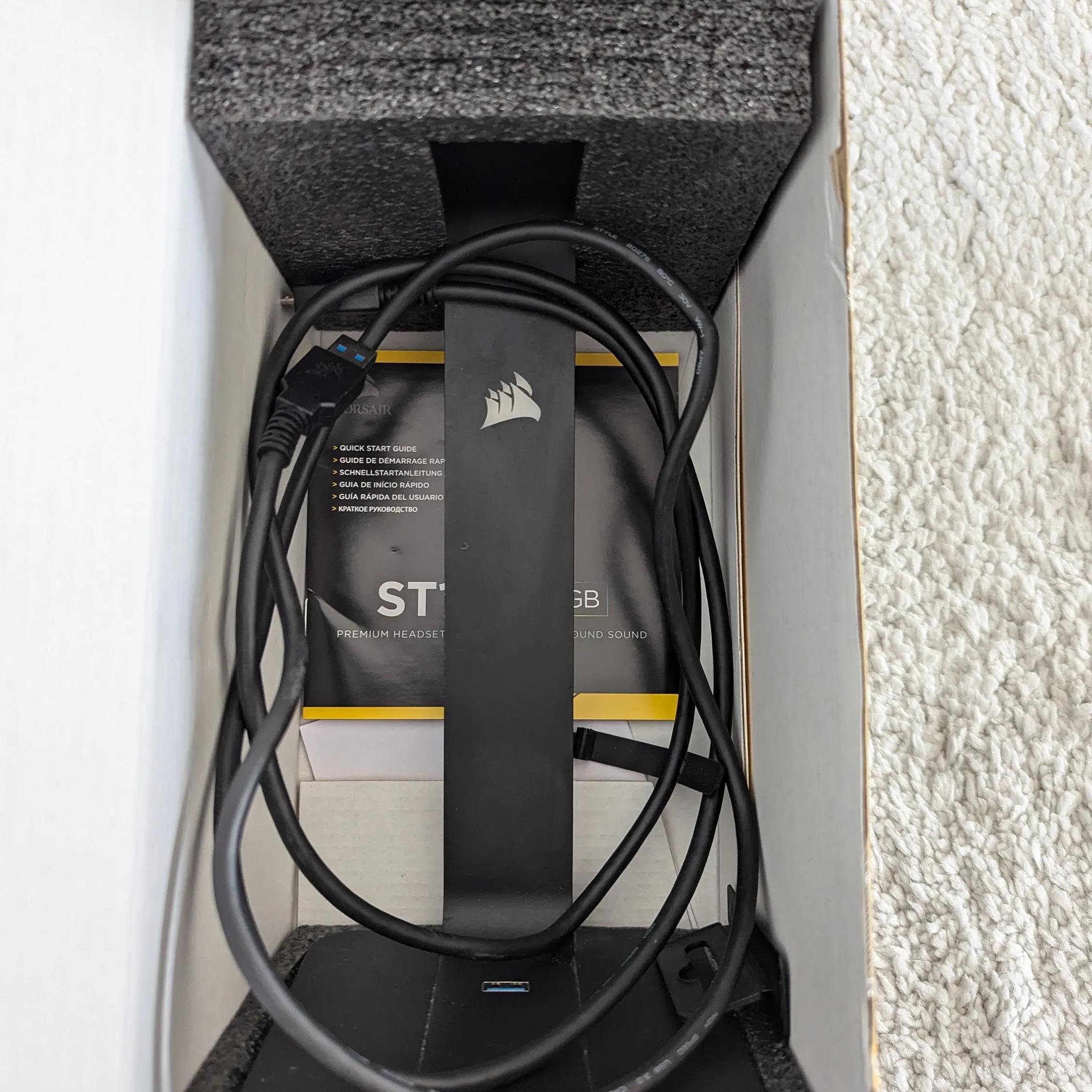 ST100 RGB Premium Headset Stand with 7.1 Surround Sound