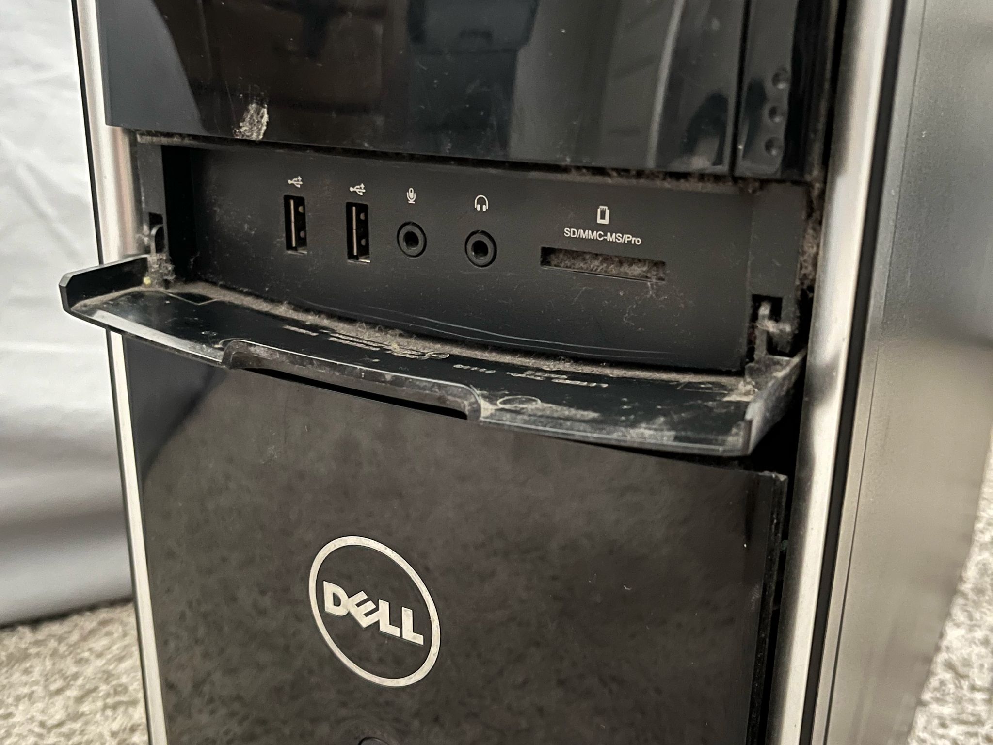 READ DESCRIPTION | SLEEPER GAMING PC | I7-8700, RX 6600, 1.25TB SSD+HDD, 16GB RAM