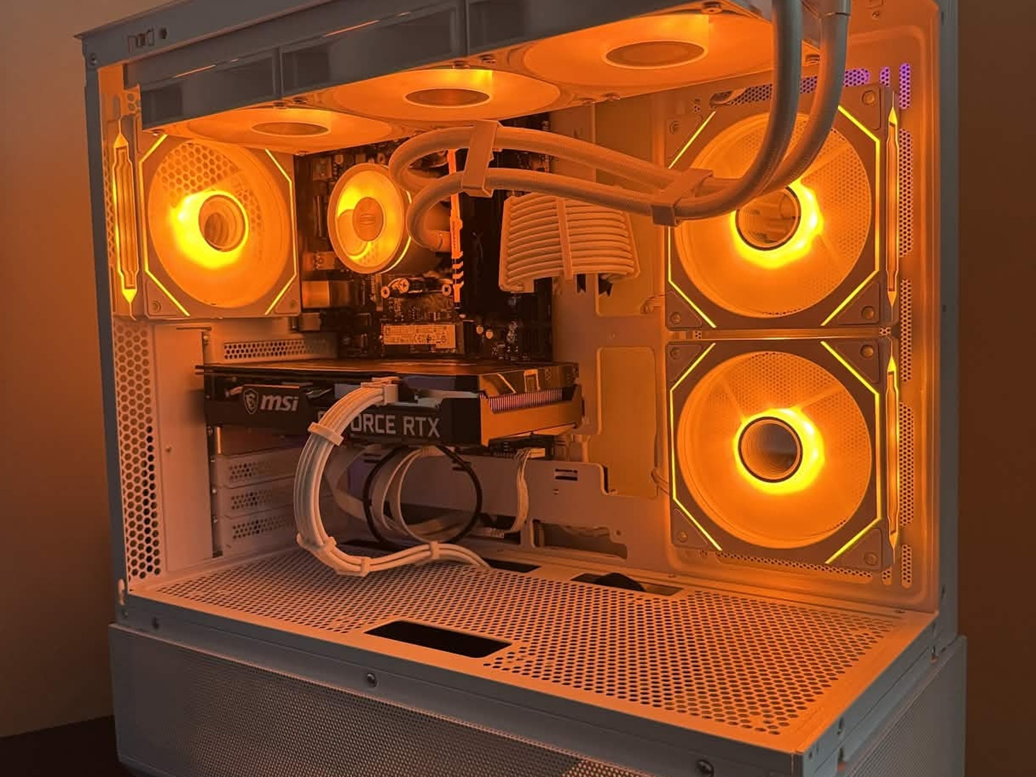 ❄️ White Aesthetic Gaming PC – RTX 3060 Ti | Ryzen 5 3600 | 16GB RAM | 1TB SSD