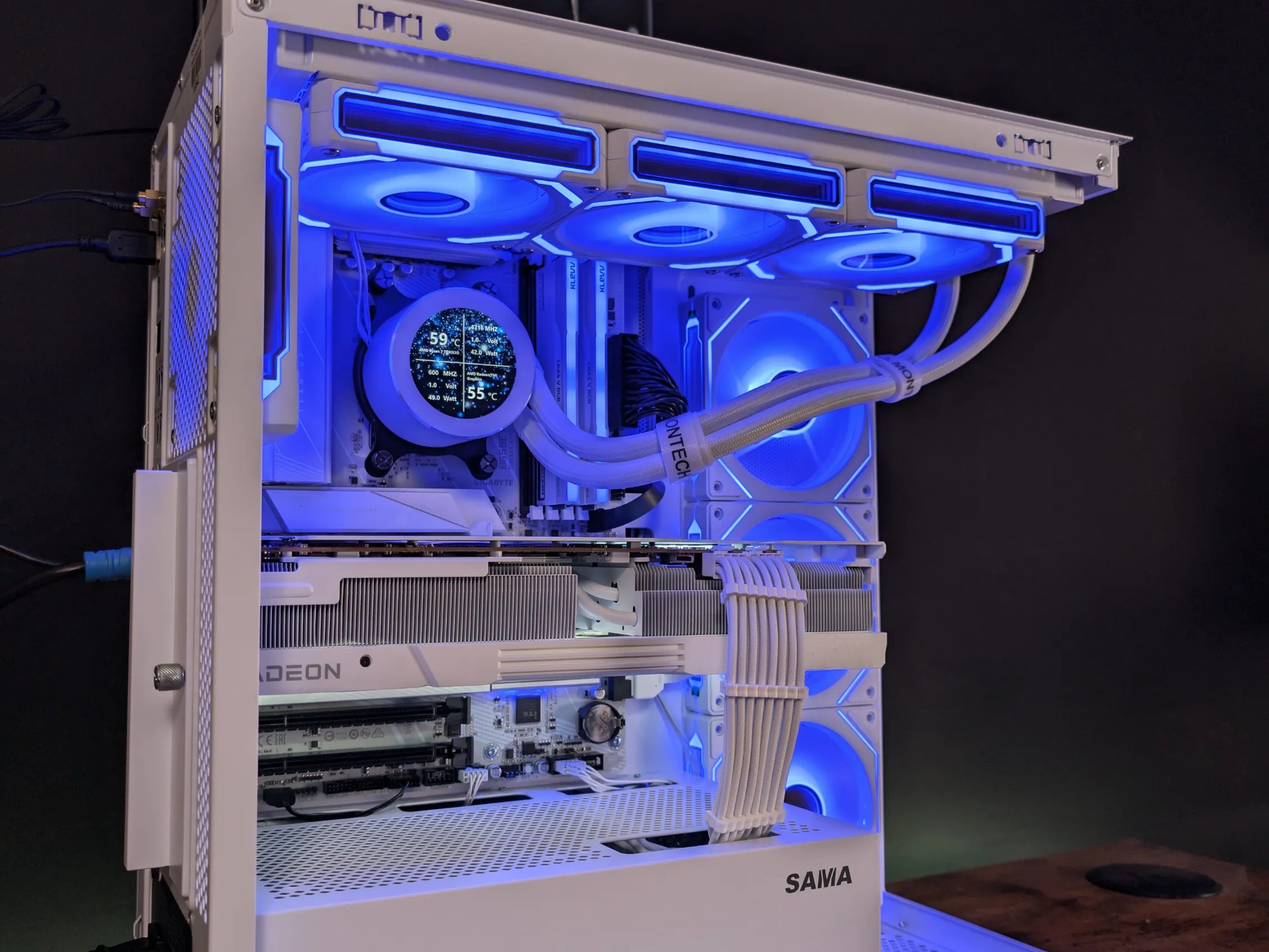RX 7900XT 20GB // Ryzen 7800x3D // 32GB DDR5 // 2TB Gen4 NVMe // WiFi