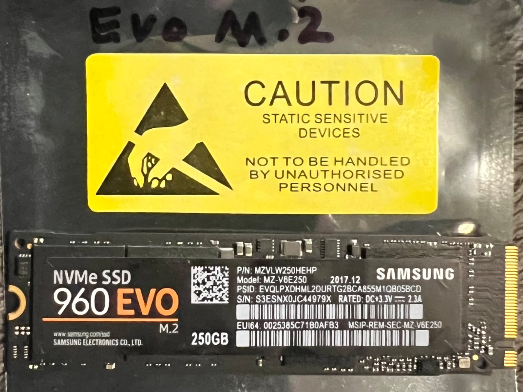 Samsung 960 EVO Series - 250GB PCIe NVMe - M.2 Internal SSD