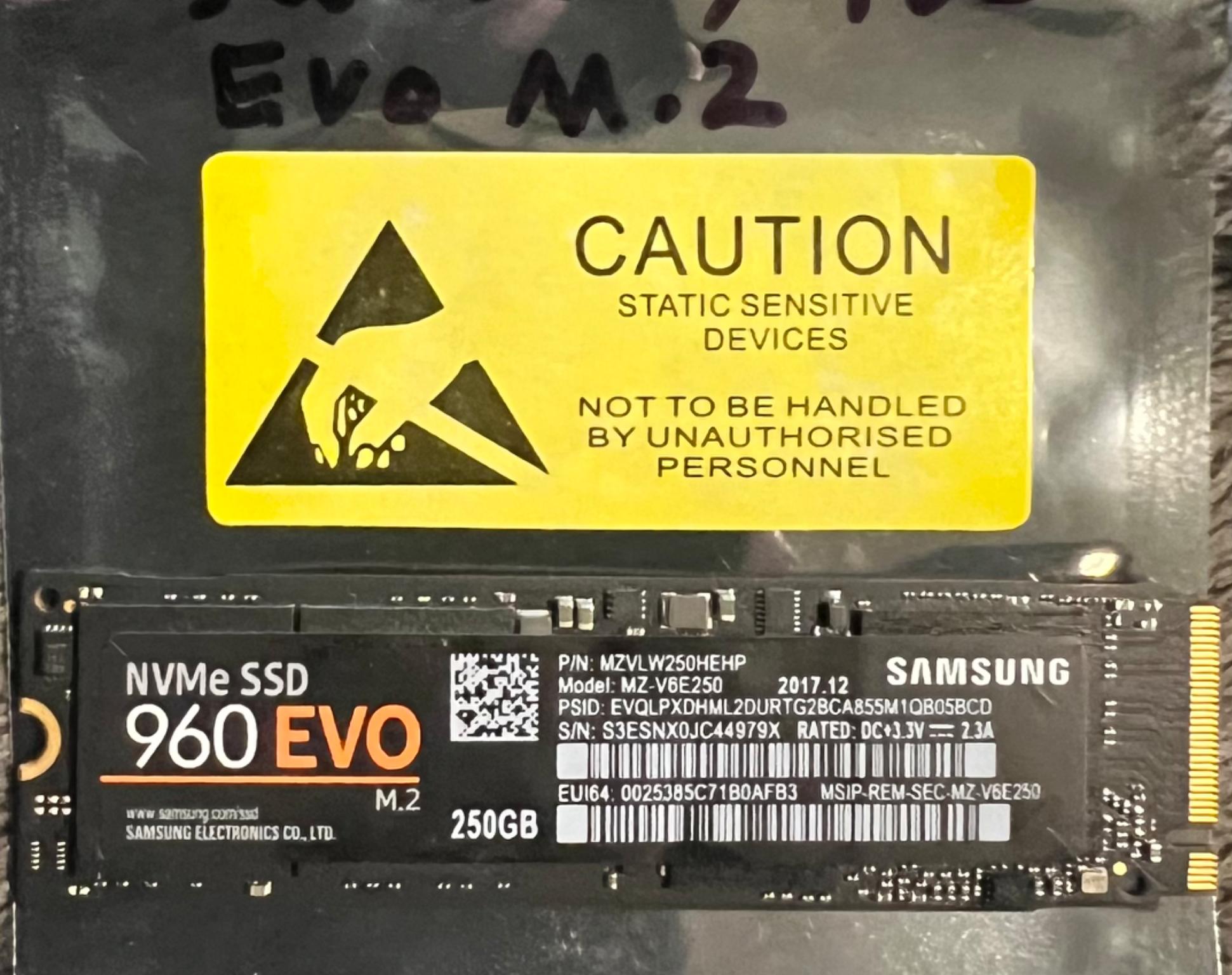 Samsung 960 EVO Series - 250GB PCIe NVMe - M.2 Internal SSD