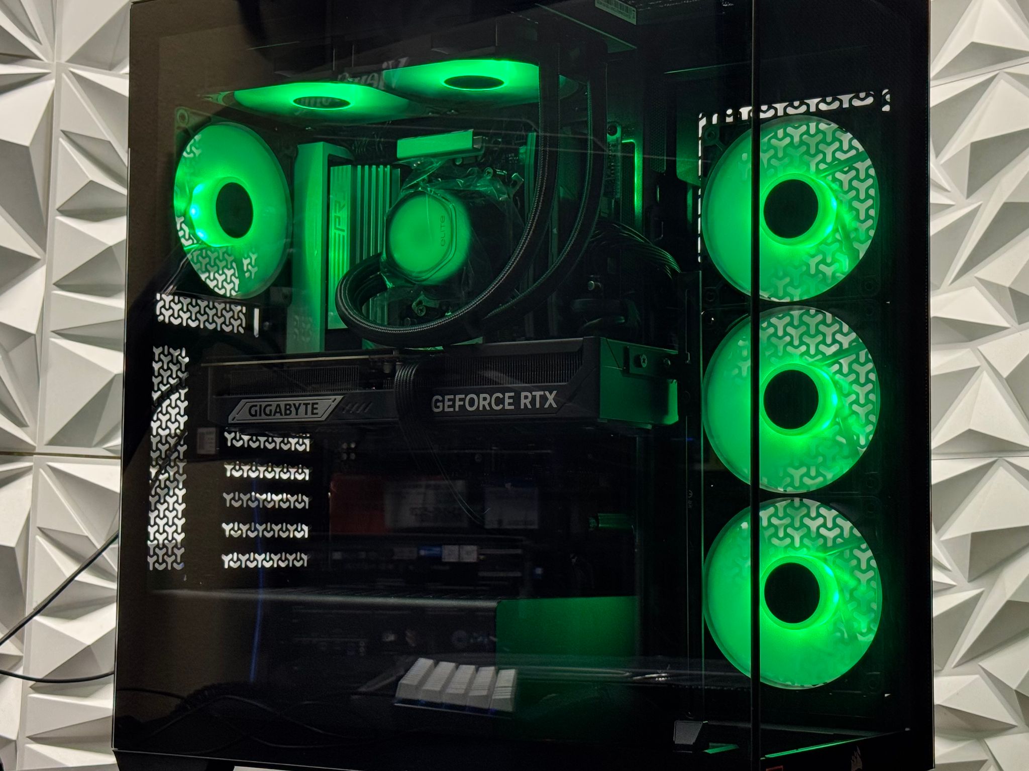 RTX 5080 / Ryzen 7 9850X3D / 32GB DDR5 Ram / 2TB SSD / Gaming pc / creator pc