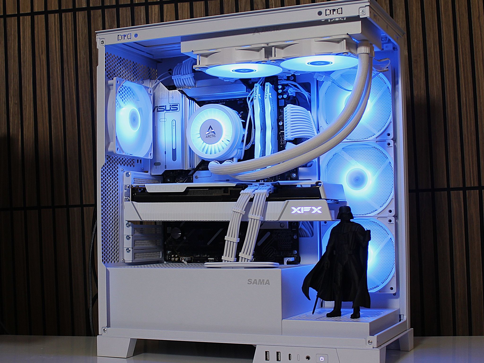 Whiteout | RX 7800XT 16GB |Ryzen 7 7700 | 32GB DDR5 | 1TB NVME | Arctic | 850W platinum | WIndows 11