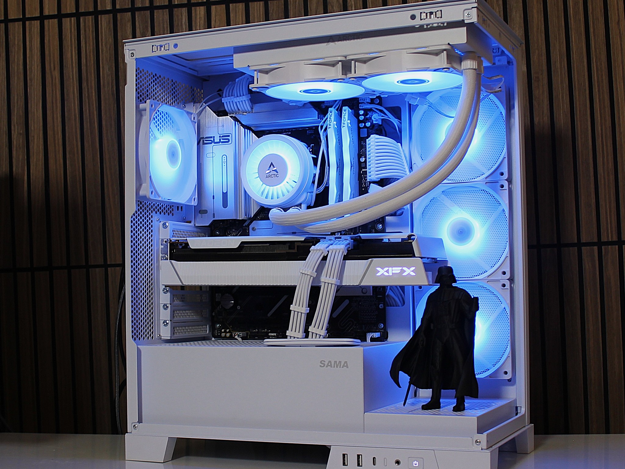 Whiteout | RX 7800XT 16GB |Ryzen 7 7700 | 32GB DDR5 | 1TB NVME | Arctic | 850W platinum | WIndows 11
