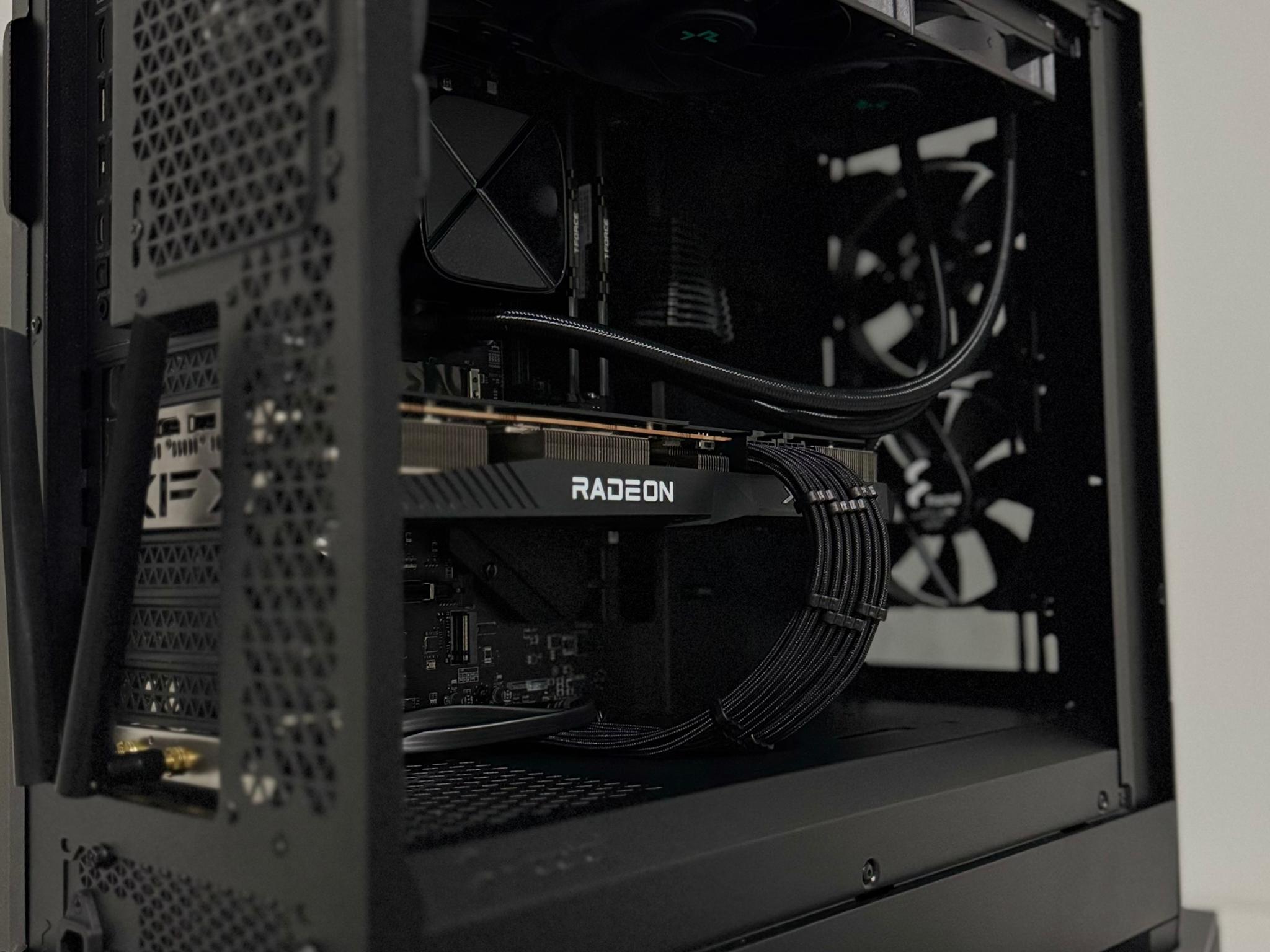 AntiRGB 6700XT / 5600X ALL BLACK GAMING PC