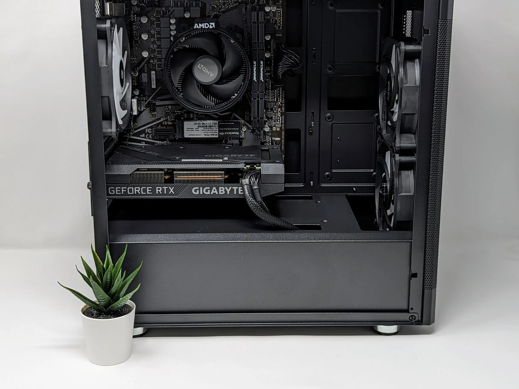 Sleek RTX Whisperer | RTX 3060 | Ryzen 5 5500 | 16gb RAM | TEAMGROUP MP34 1 TB M.2 NVMe SSD