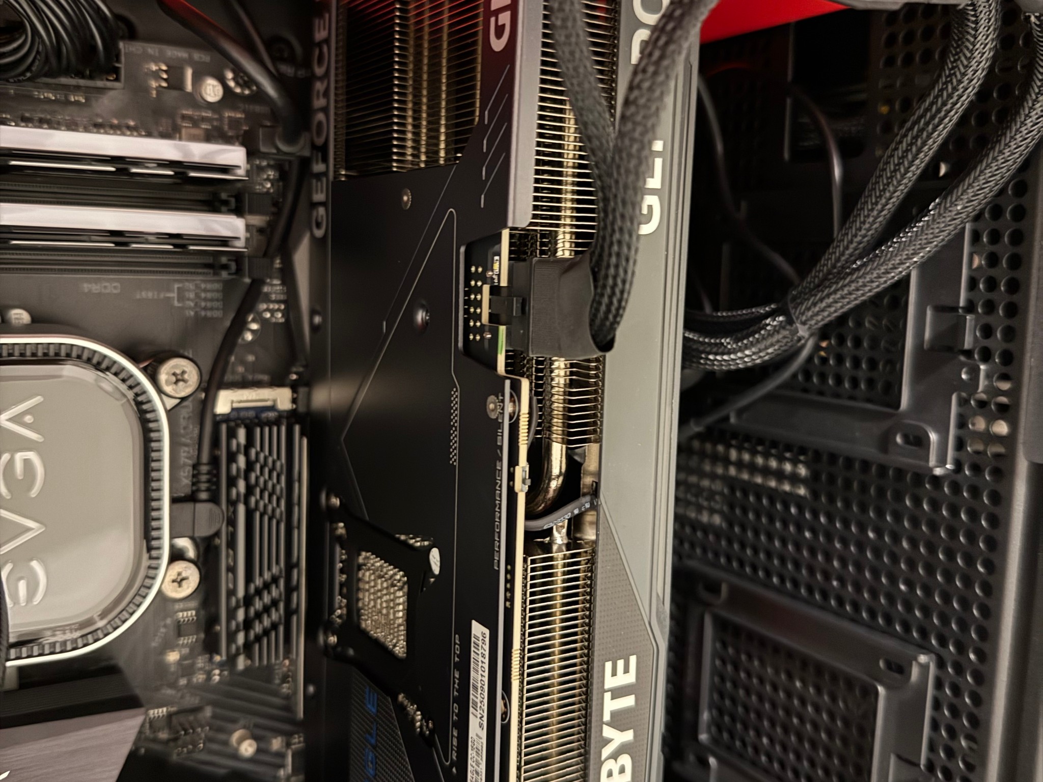 GIGABYTE 5070 TI EAGLE OC SFF 16 GB2 SLOTS
