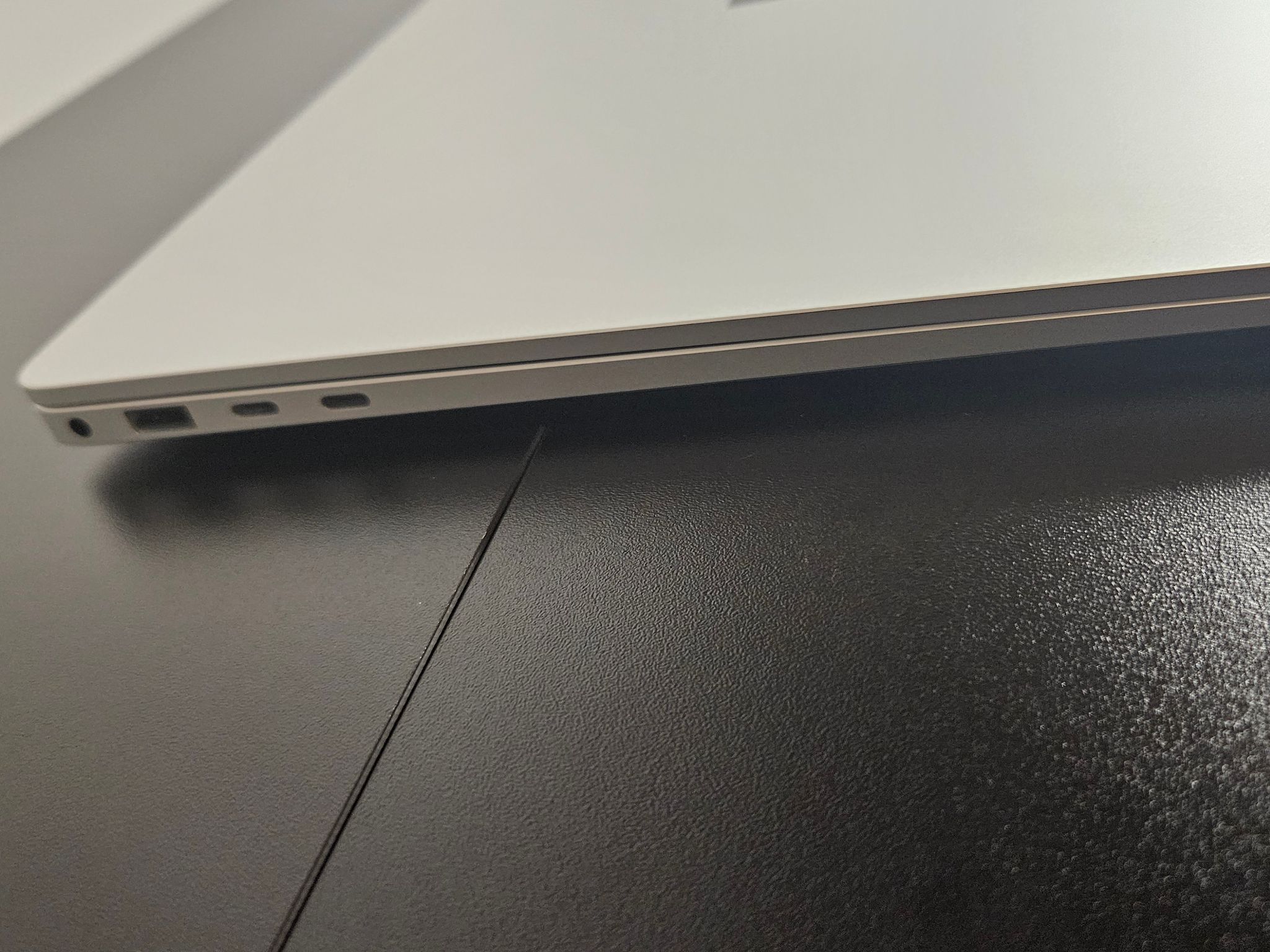 Microsoft Surface Laptop 7th Edition 13.8" Snapdragon X 3.4GHz 16GB RAM 256 GB