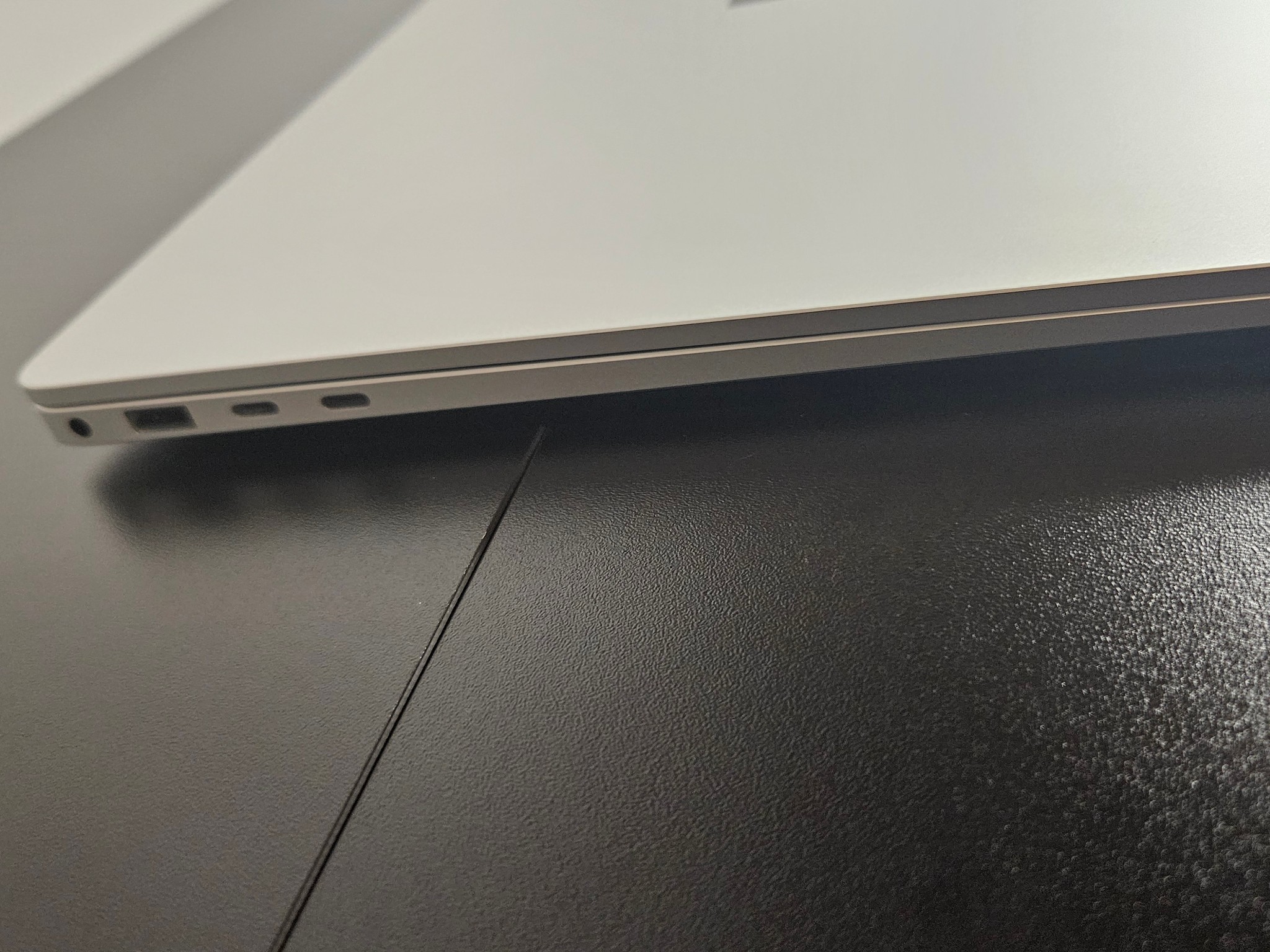 Microsoft Surface Laptop 7th Edition 13.8" Snapdragon X 3.4GHz 16GB RAM 256 GB