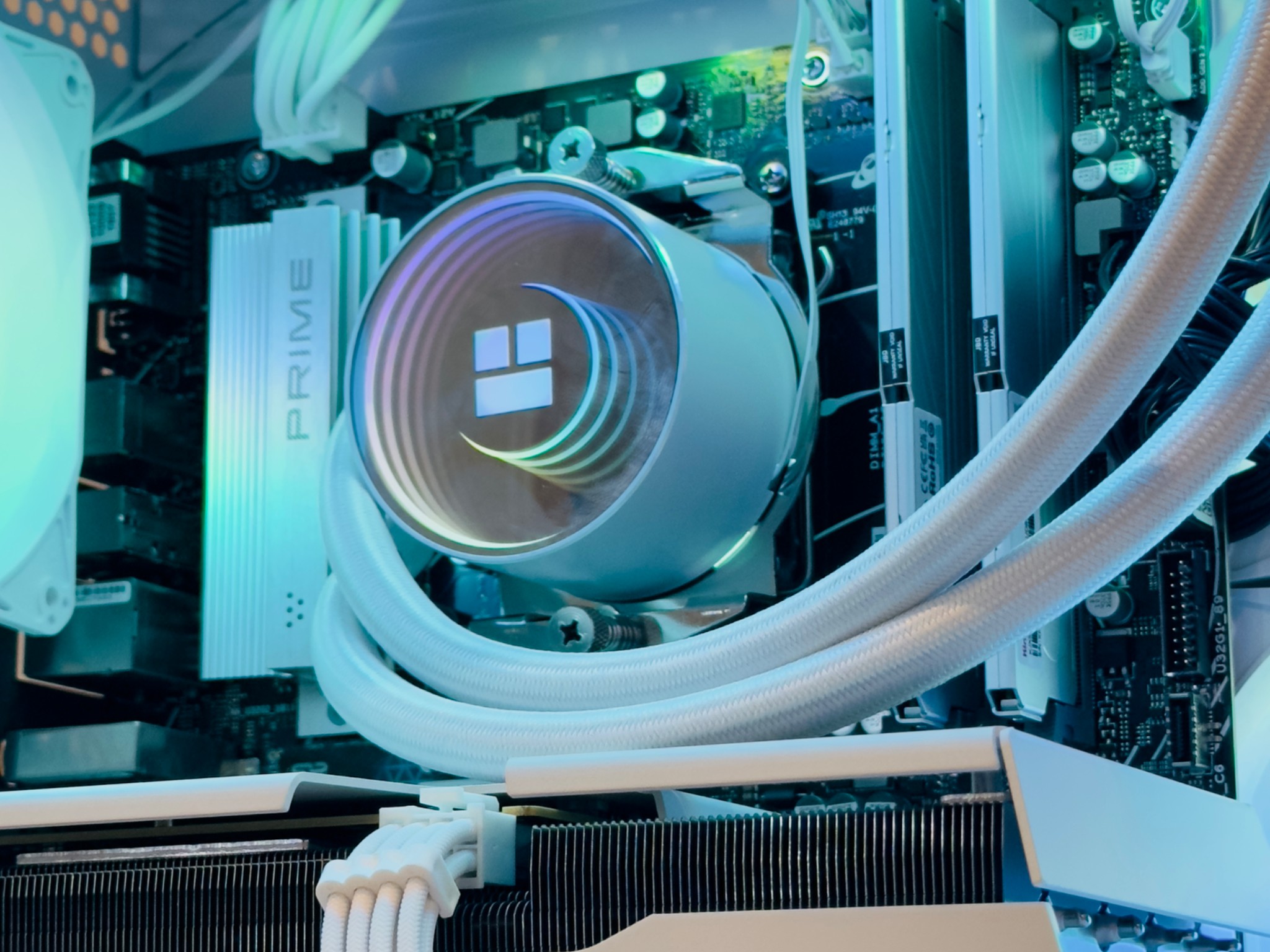 Ryzen 5 9600x / RX 9060XT 32 GB RAM 1TB SSD RGB Gaming/Streaming PC