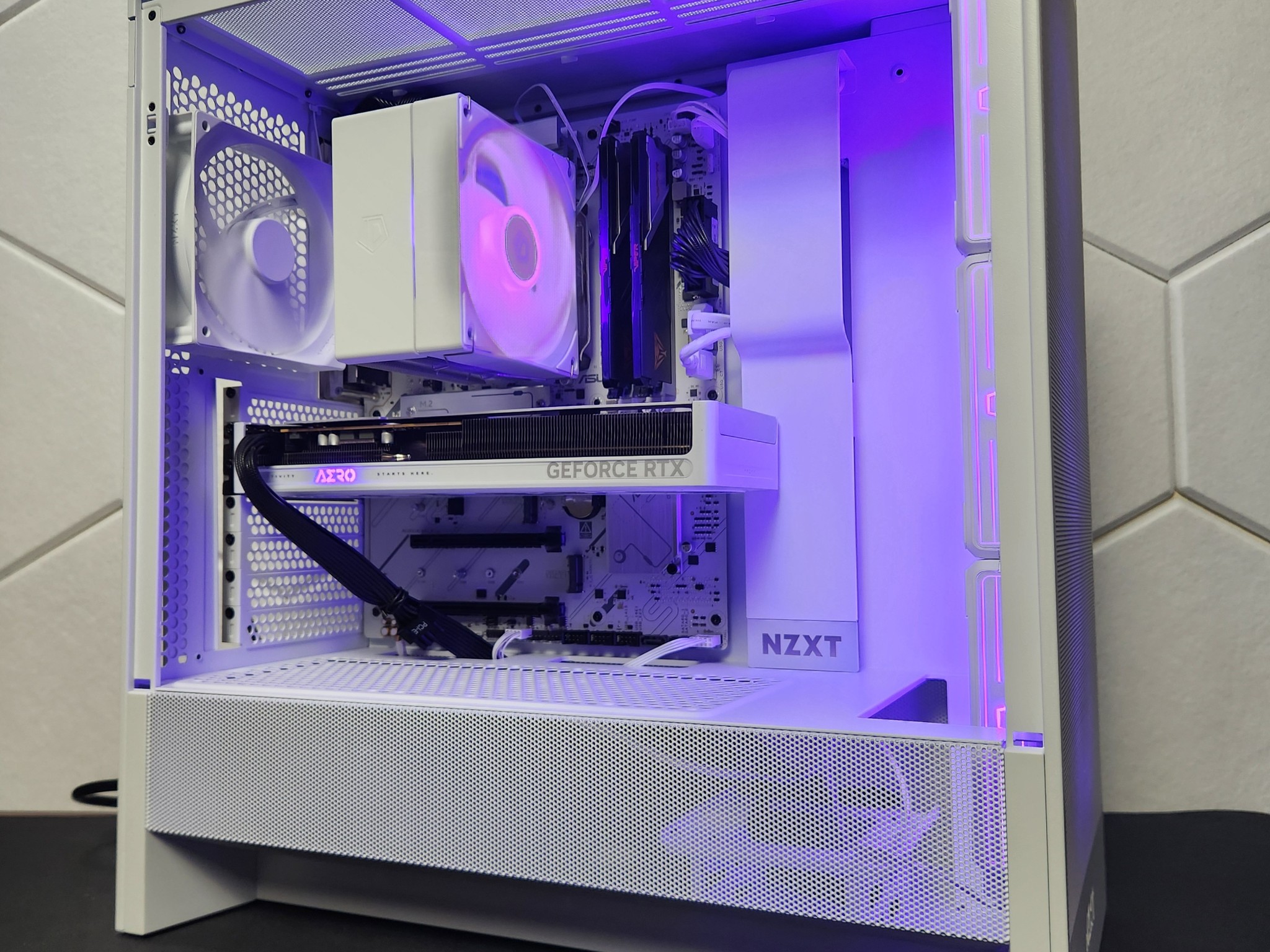 "Athena" RTX 5060 | Ryzen 5 7600X | 16GB DDR5 | 1TB SSD | WIFI+BT