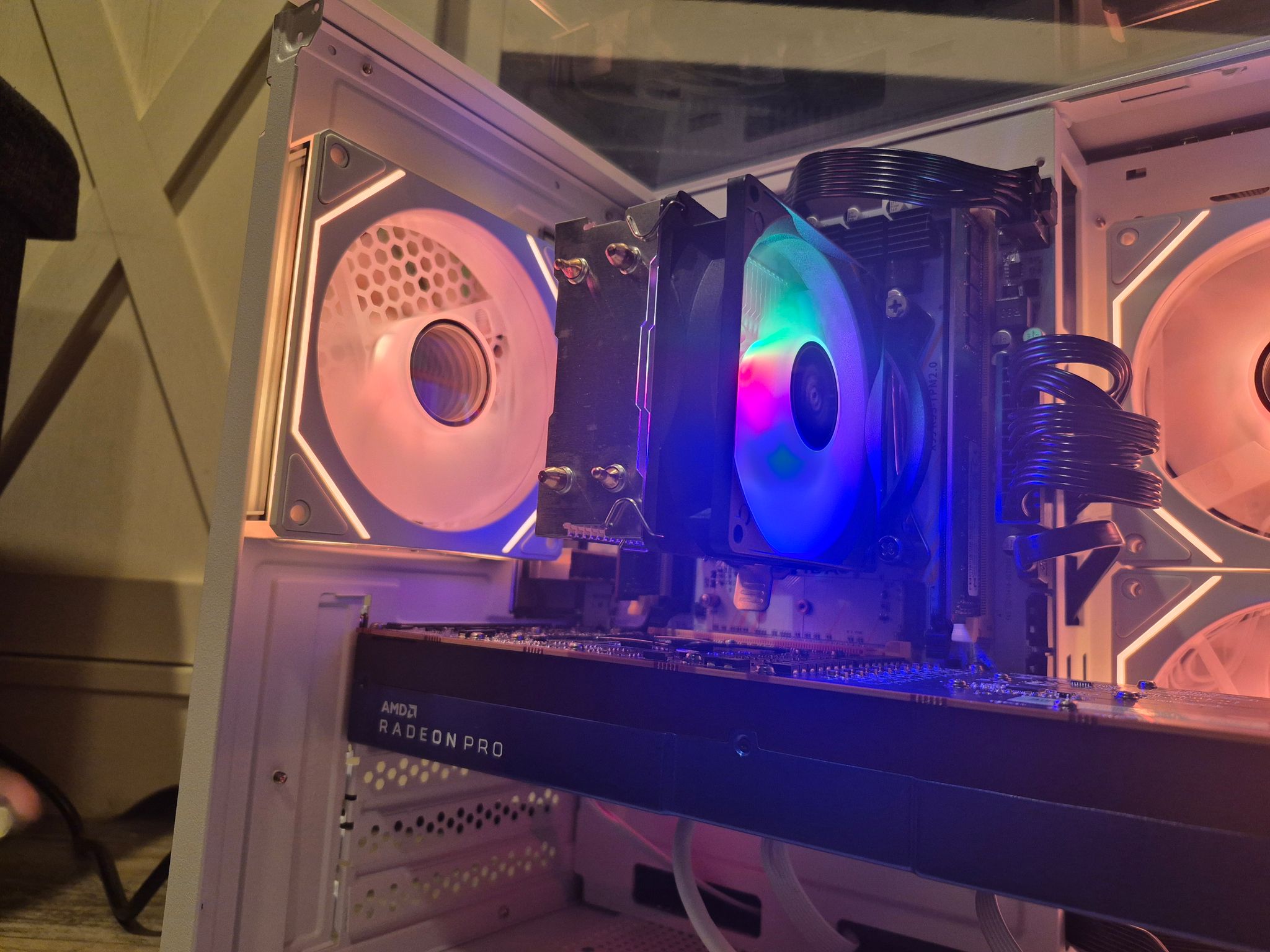 Xeon 8 Core, 16GB DDR4, 8GB AMD, 512GB SSD, Win11