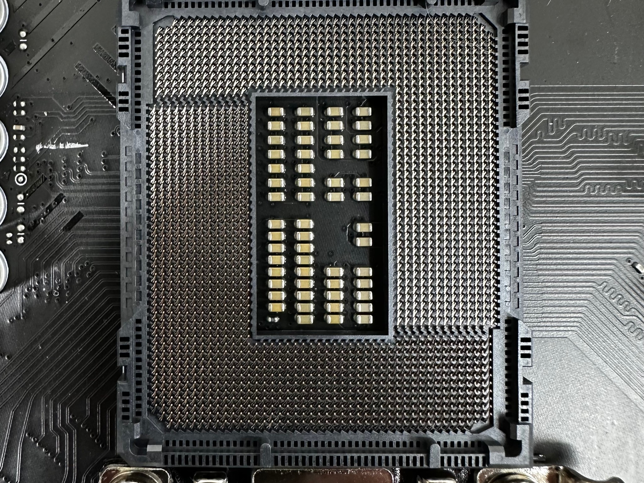 MSI Pro Z690-A DDR4 | Sealed IO Shield | LGA 1700
